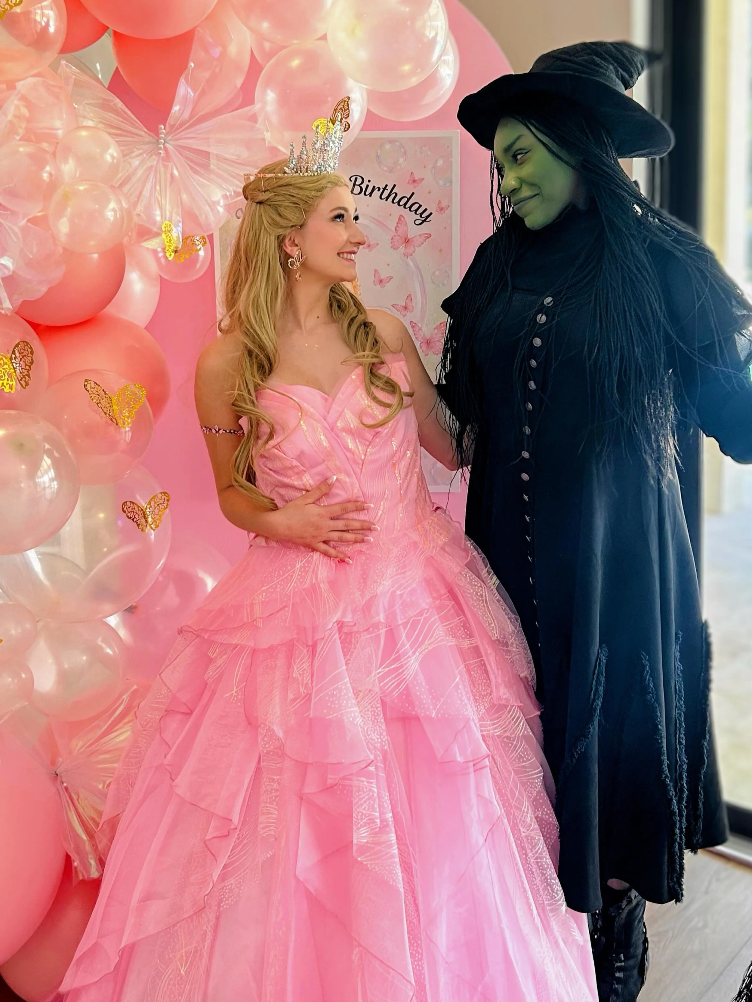 💚🩷 Defying gravity and spreading a little magic everywhere we go! ✨
Our Glinda and Elphaba had a spellbinding time celebrating with so many wonderful friends! #wicked #princessparties #wickedforgood #partycharacters #tampabay www.fairytalesandheroe