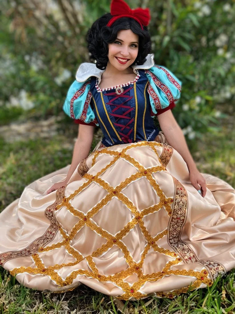 SNOW WHITE