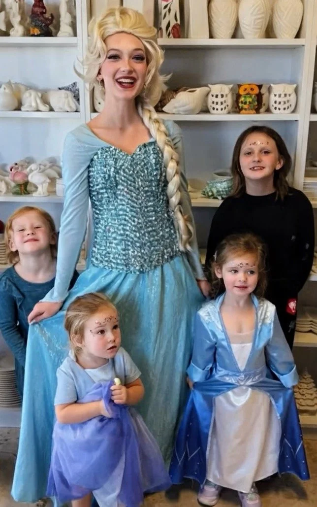 Elsa Frozen Party.png