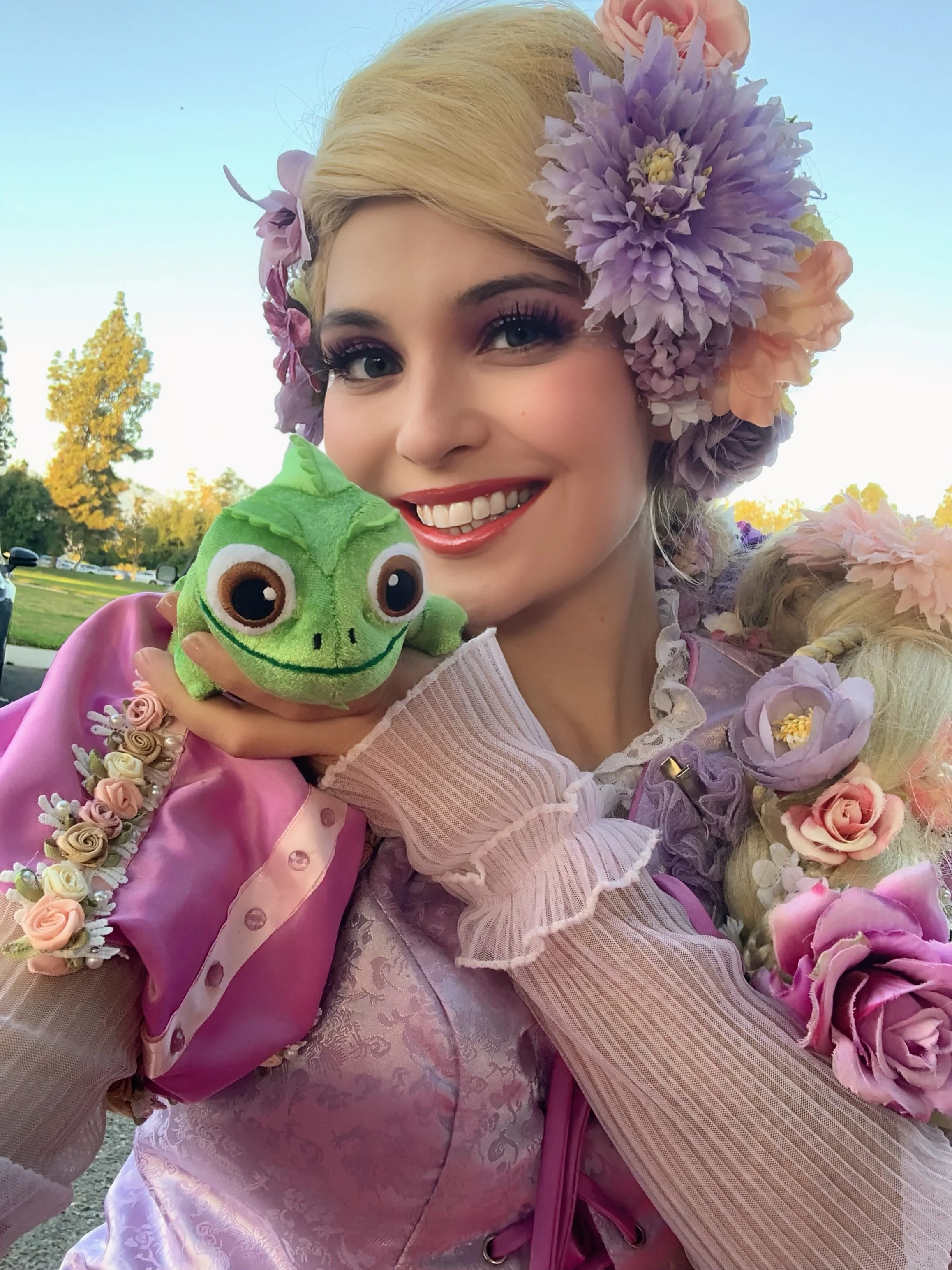 Rapunzel-Lighted-Lantern-Festival-Pascal.jpg