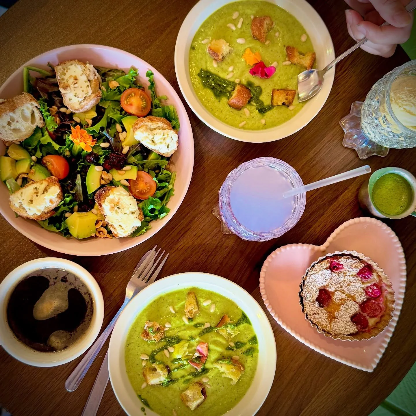 🌞 Summer just got tastier at Emilie and the Frenchies! 🇫🇷✨
We&rsquo;re cooking up some fresh surprises for the season&hellip; and here&rsquo;s a little sneak peek:

A warm goat cheese salad that screams French summer
Creamy zucchini velout&eacute;