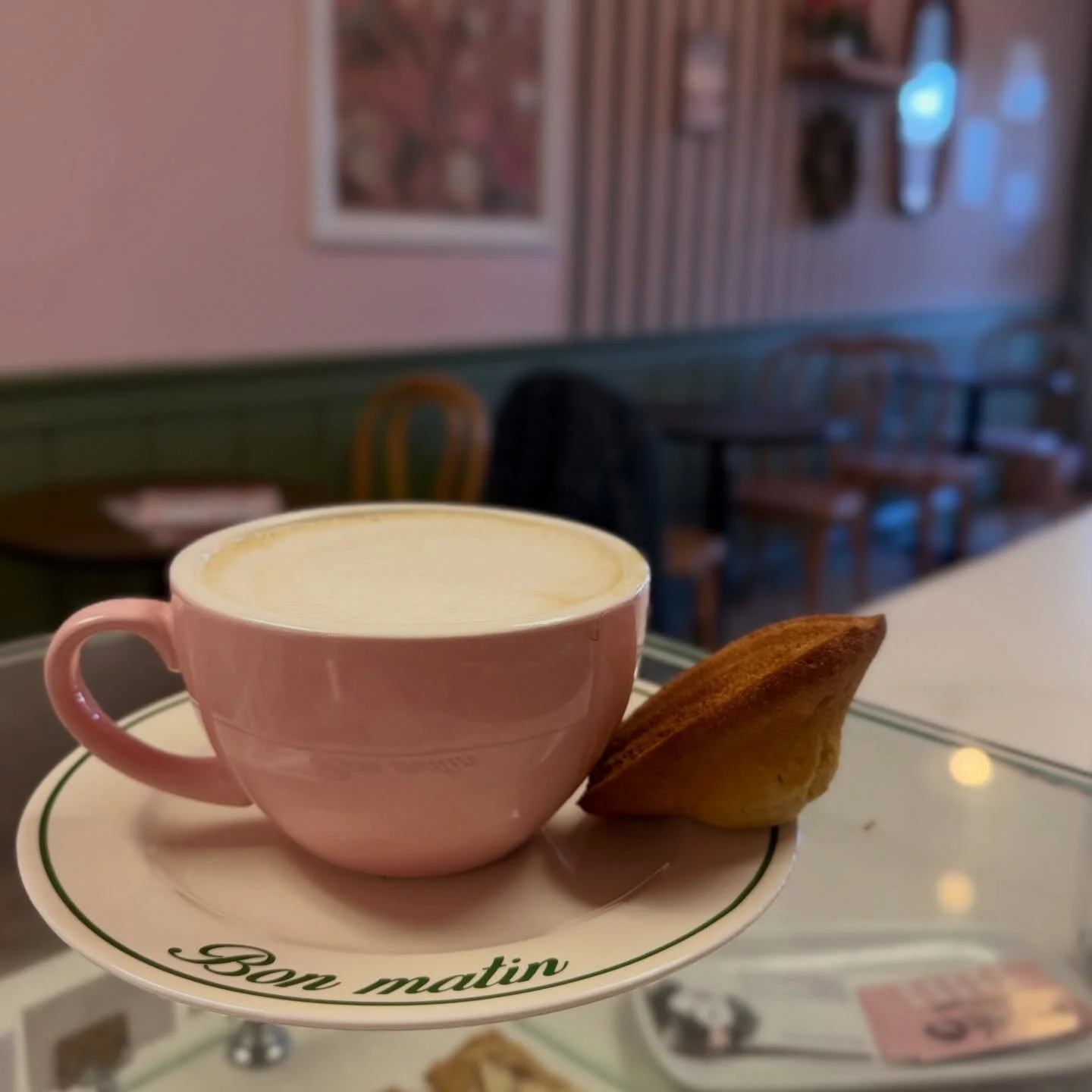 Sunlight, coffee, good vibes. The best spot for a Bon Matin in Aptos Center ❤️

Come and discover our breakfast, our sandwiches, our soft-boiled eggs, our soup of the day, and our dark chocolate &amp; sea salt cookies made with Valrhona chocolate. ❤️