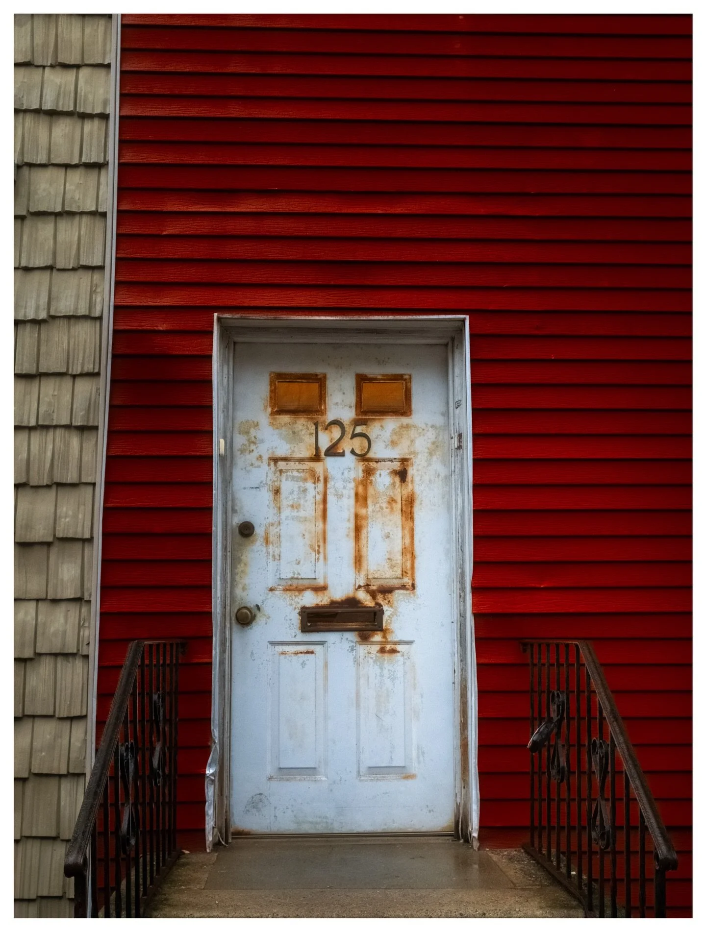 O5/07 - Red Door.

#ChromaticAnthology #Red #Photography
