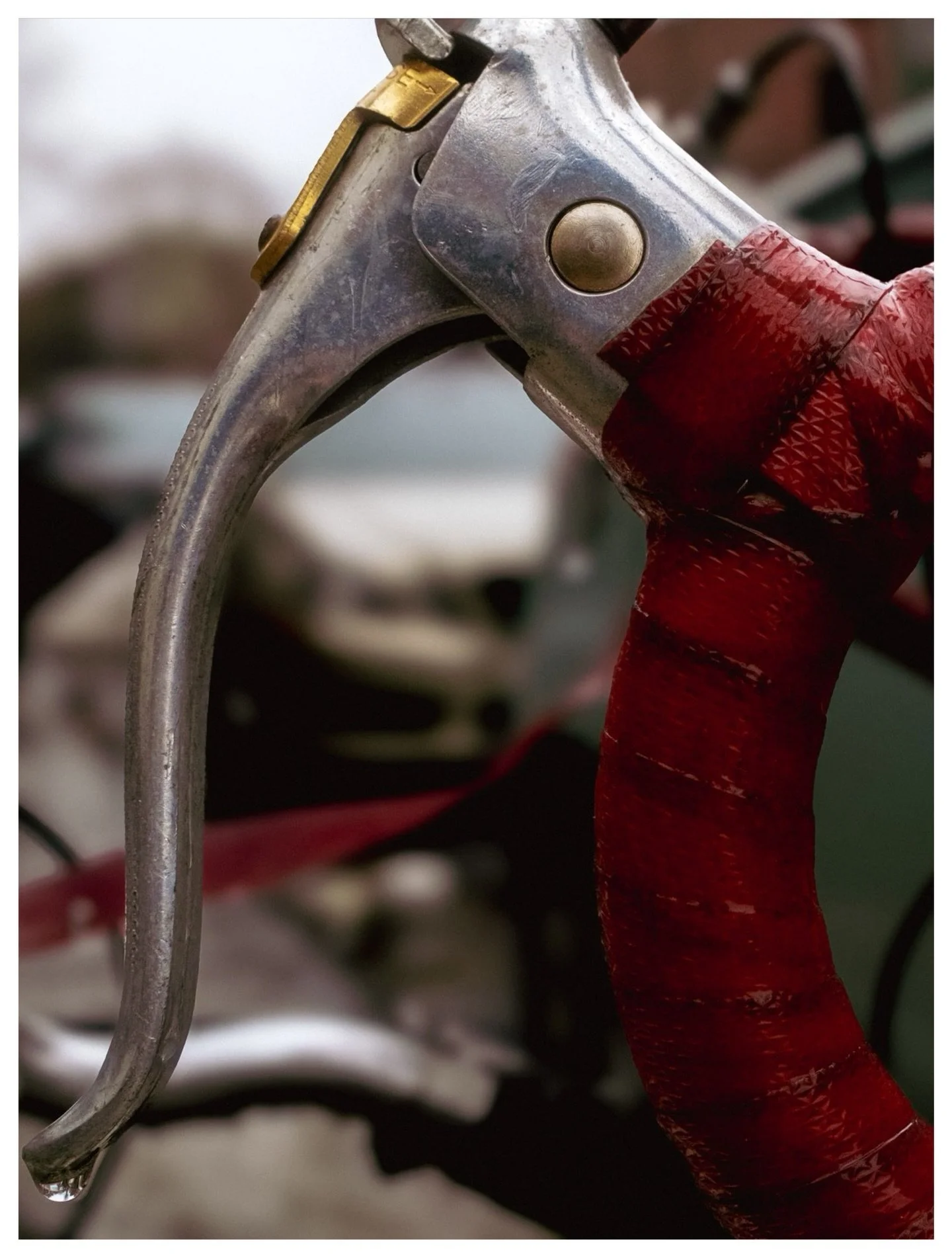 04/07 - Red Handle.

#ChromaticAnthology #Red #Photography