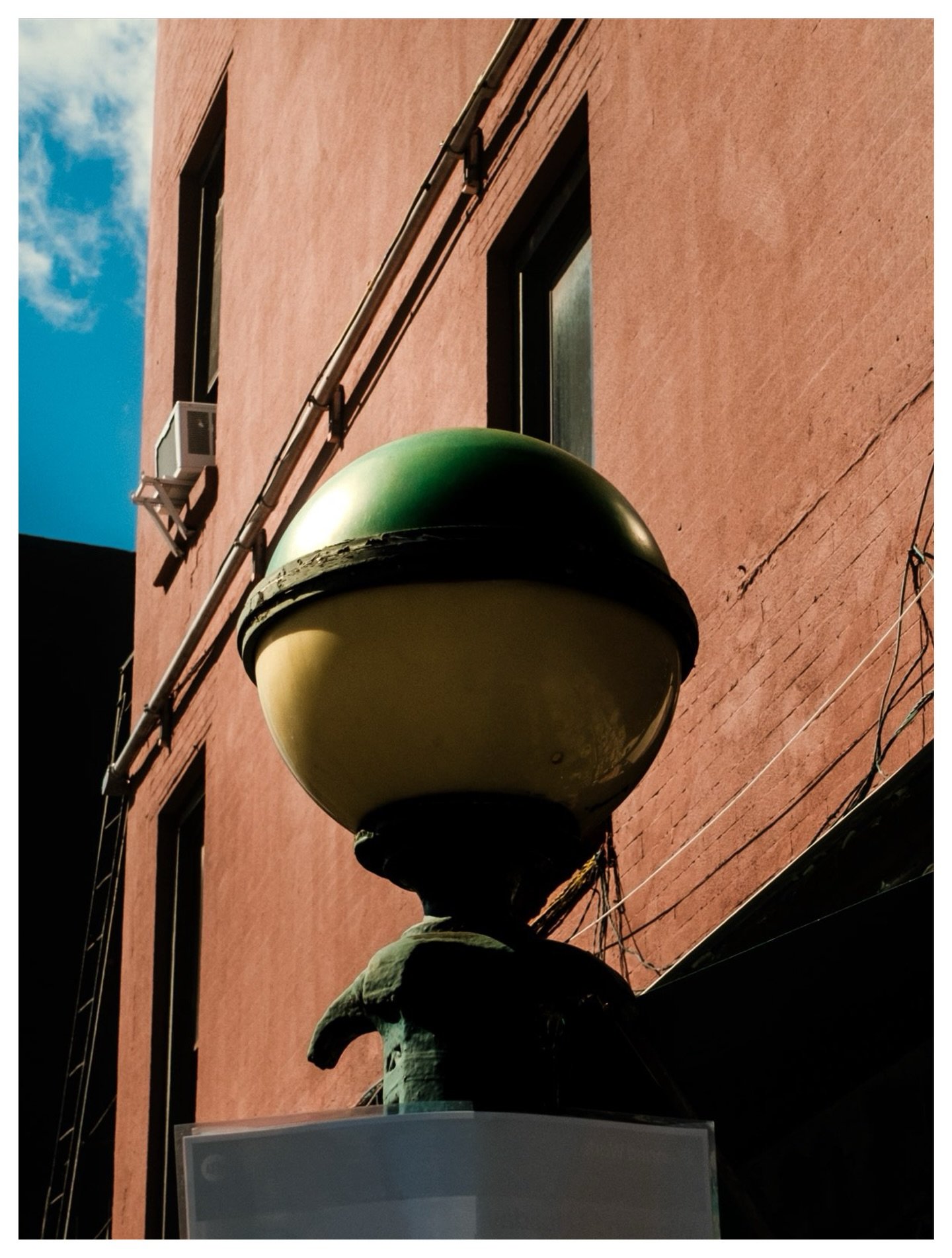 05/07 - Green Transports You.

#ChromaticAnthology #Green #StreetPhotography #fujifilm #x100vi @fujifilmx_us @fujixseries