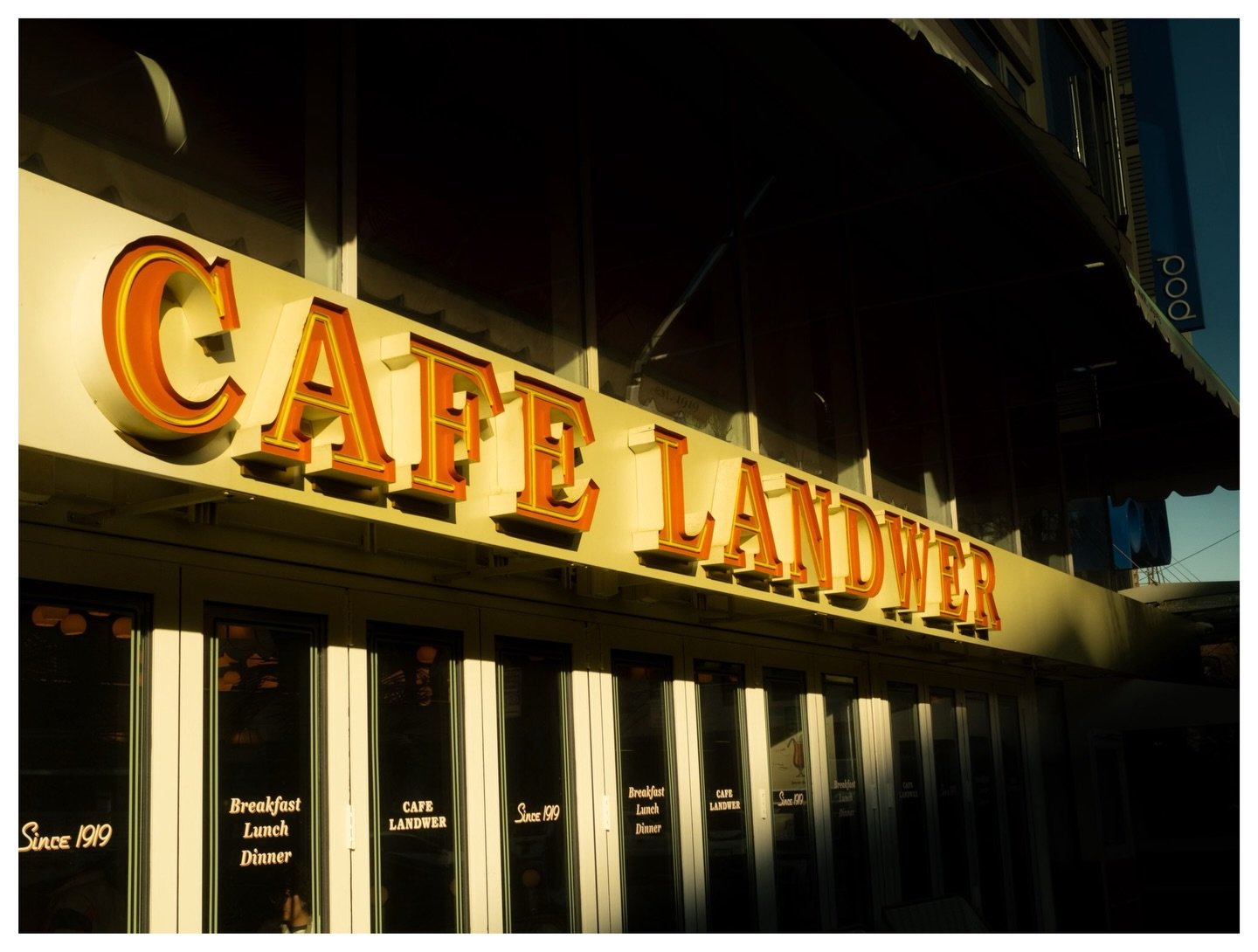 07/07 - Orange Breaks The Grid.

#ChromaticAnthology #Green #StreetPhotography #fujifilm #x100vi @fujifilmx_us @fujixseries