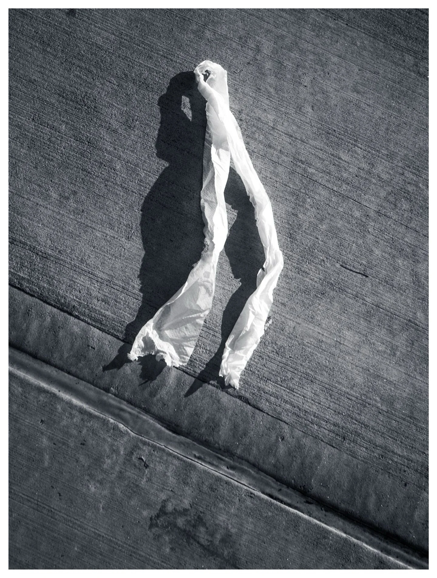 01/07 - White Left Behind.

#ChromaticAnthology #Green #StreetPhotography #fujifilm #x100vi @fujifilmx_us @fujixseries @lightroom