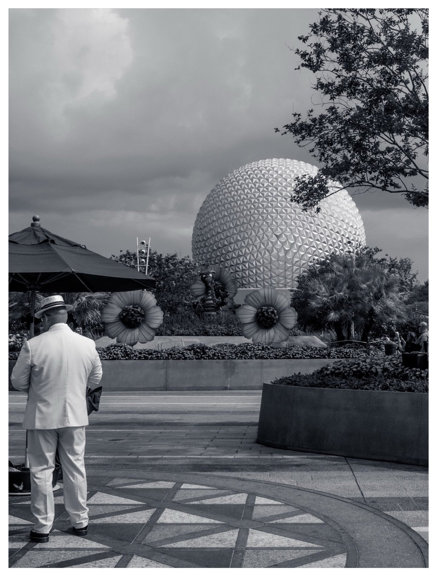 #DailyDetails Epcot 5.6

#StreetPhotography #fujifilm #x100vi @fujifilmx_us @fujixseries @lightroom
