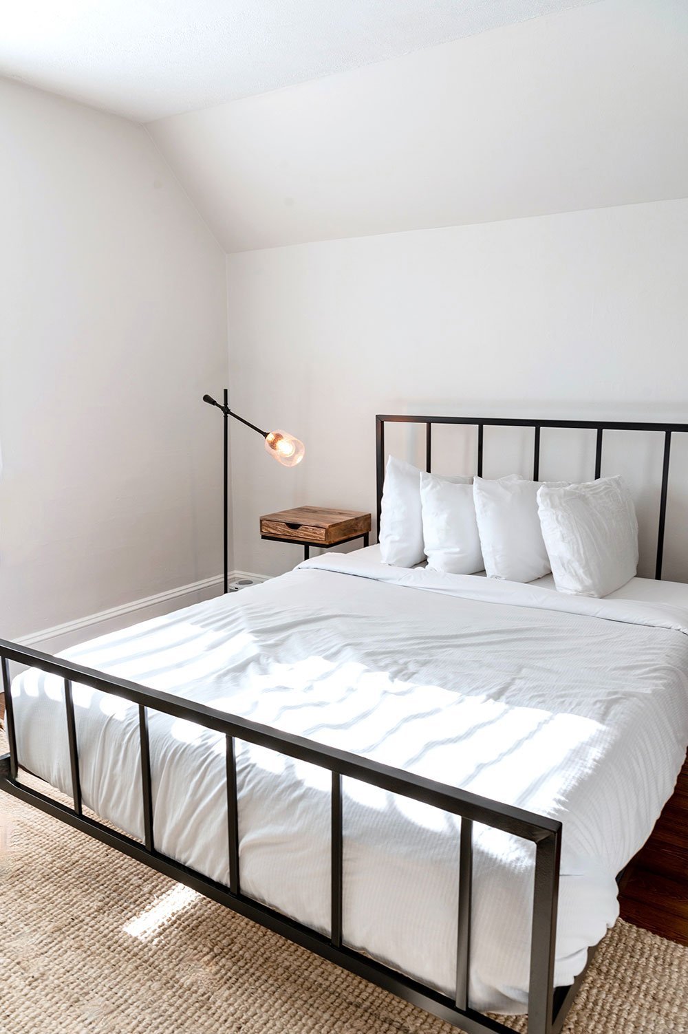 5 MUST HAVE ITEMS TO STAGE YOUR HOME TO SELL