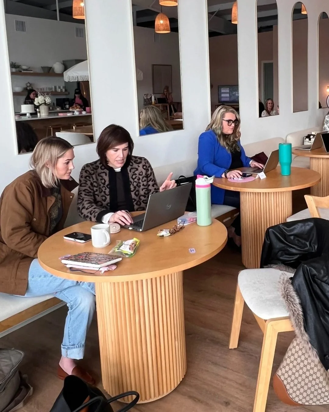 Escape the noise and #getmoredone 💻🔖

Providing a space to help solo entrepreneurs, small business owners and remote professionals be more happily productive, connect with others and generally just love their work-life a little more is kind of our 