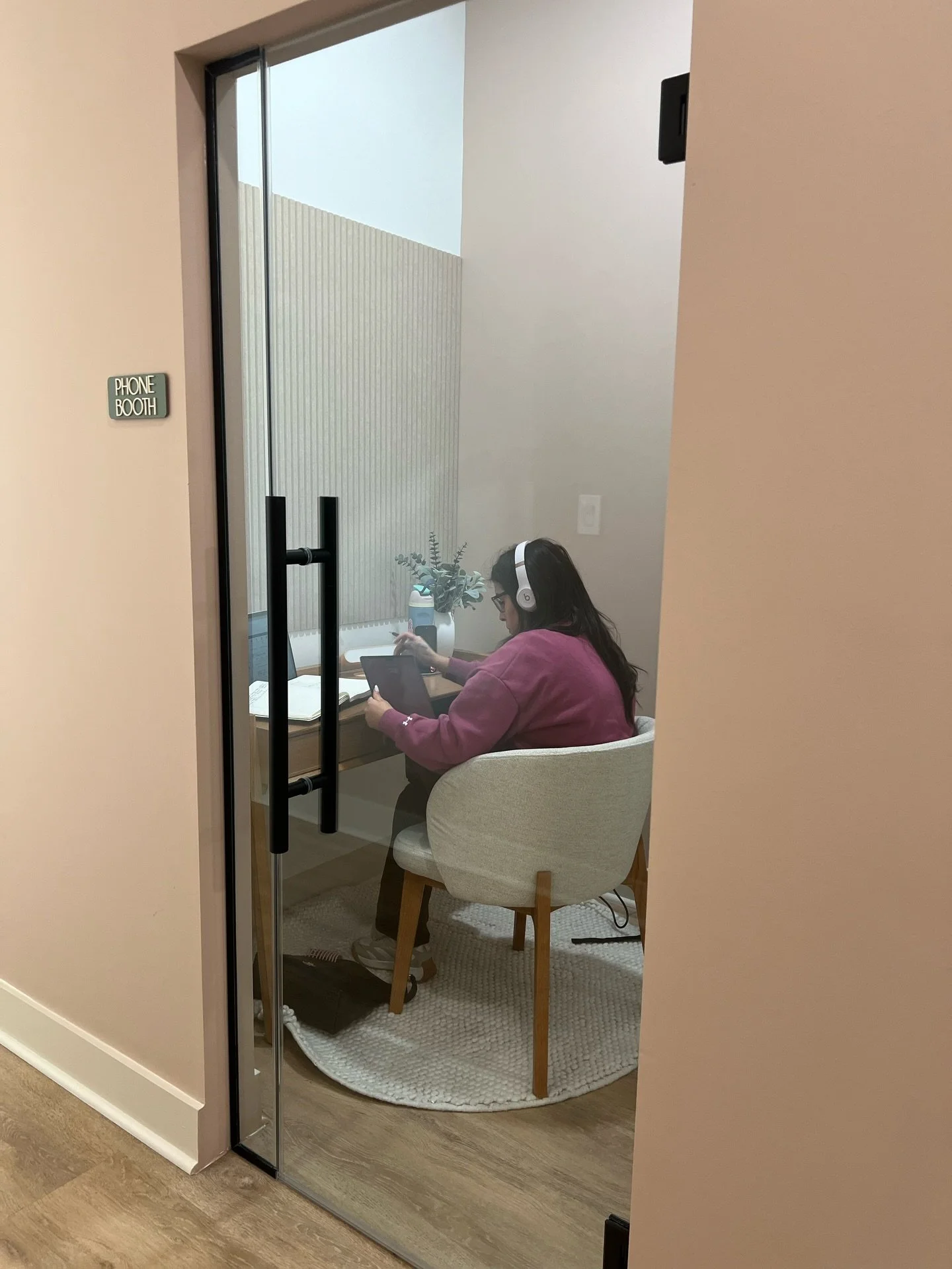 Need a quiet space for a call?

Her Facility has private phone booths ready when you are, no reservation needed. First come, first serve with a membership or day pass.

🌐www.herfacility.com/what-we-offer
📍6002 FM 3180 Suite 280, Mont Belvieu
🔹Mon-