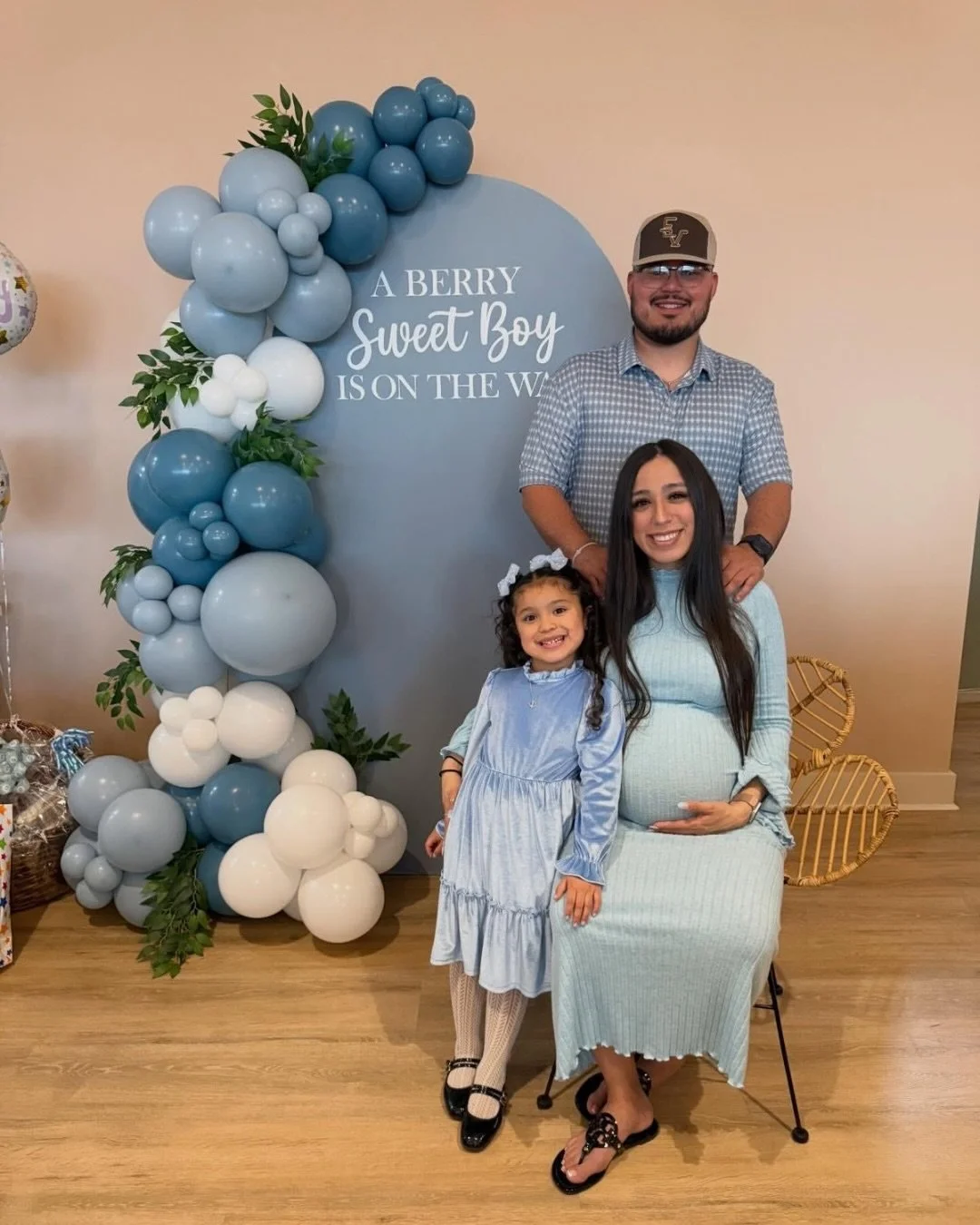 A dreamy blueberry themed baby shower to celebrate the sweetest baby boy, mom and dad!🫐💙🍼 @karensitaaa_ 

Darling balloon backdrop by @creationsbylizbaytowntx 

Thank you so much for celebrating at @HerFacility 💫

Little Blueberry is on the way!?