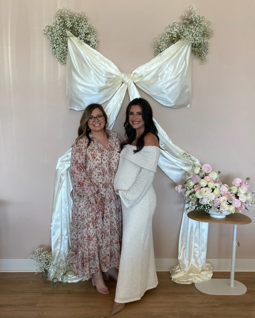 All things pearly, bows, florals and sweetness for the most dreamiest baby shower 🍼🎀🌷

Every detail was girly, elegant, and filled with so much love for baby girl on the way. From dainty bows to soft pink touches to asymmetrical garden style flora