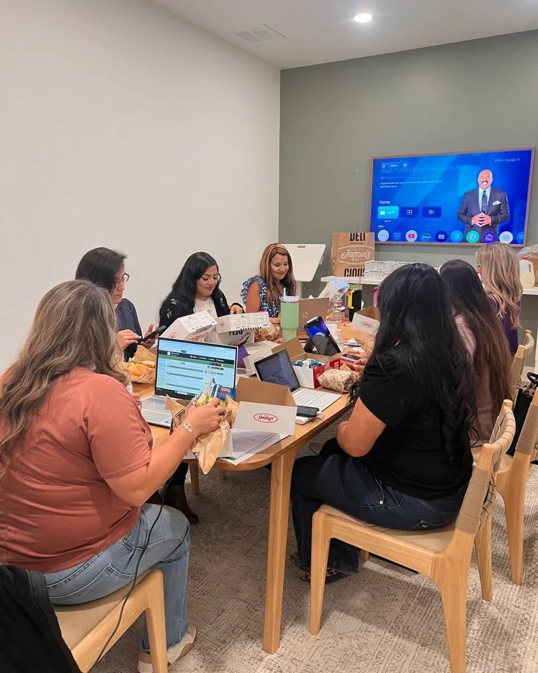 We&rsquo;ve all been in meetings that could&rsquo;ve gone better&hellip; Too much noise. Too many interruptions.

Sometimes all you need is a calm room where everyone can focus.

That&rsquo;s exactly what our meeting rooms are for.

Available by the 