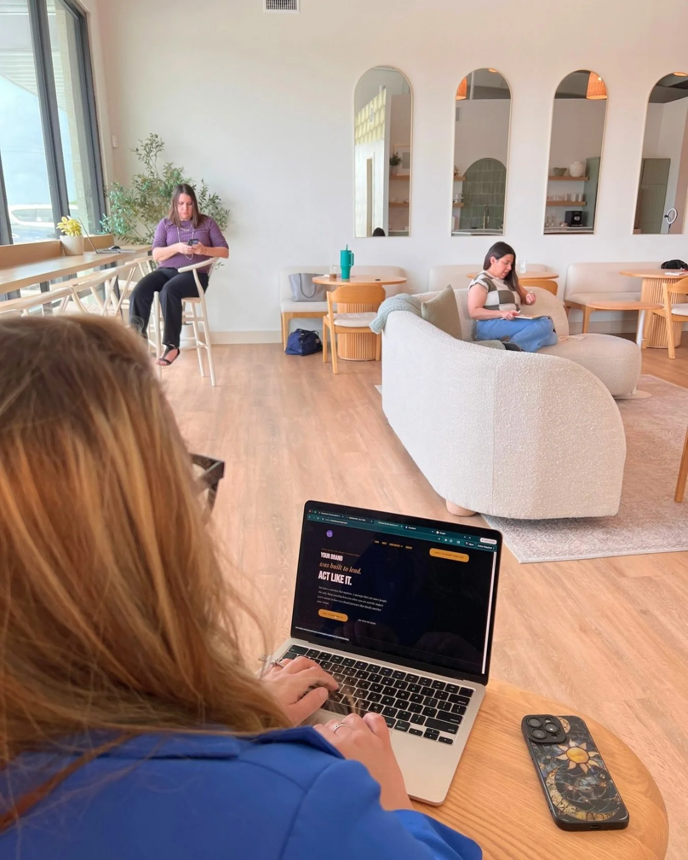 Happy Monday! Wishing you a week full of productive moments, meaningful connections, and those small wins that make it all worth it.

Oh, and FREE coworking happening NOW at Her Facility where you can:

🔹 get focused work done 
🔹 meet other amazing