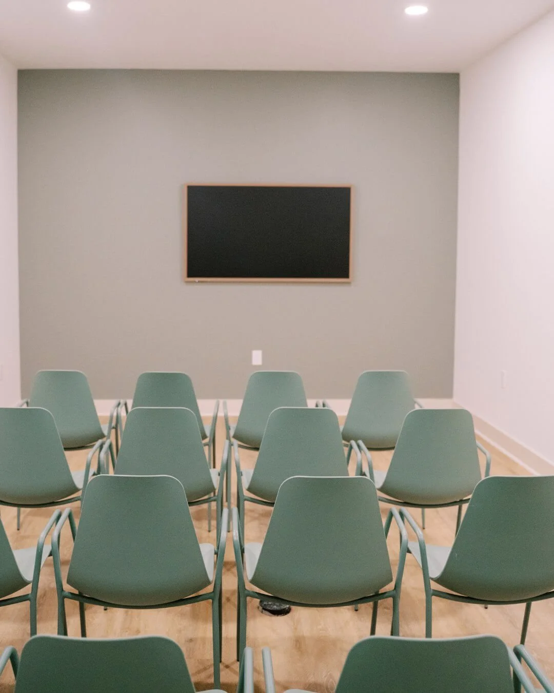 Meeting-Rooms-Coworking-Presentation-Seminar-Keynote-Workshop-Business-Entrepreneur-Her-Facility-Baytown-Mont-Belvieu-1.jpg