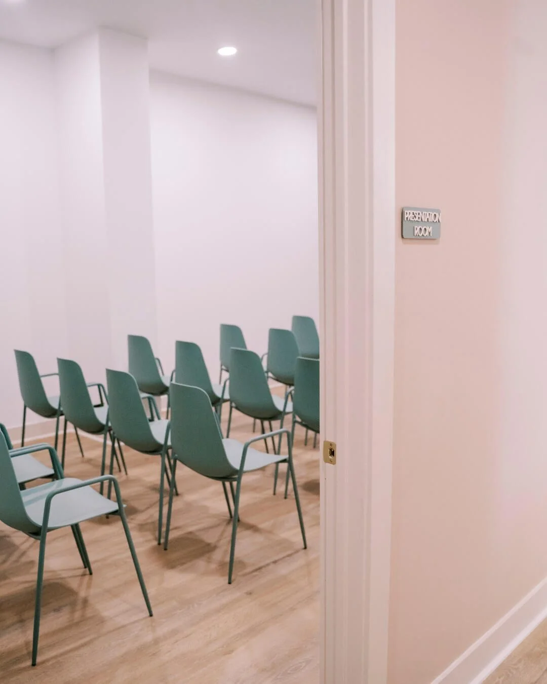 Meeting-Rooms-Coworking-Presentation-Seminar-Keynote-Workshop-Business-Entrepreneur-Her-Facility-Baytown-Mont-Belvieu-3.jpg