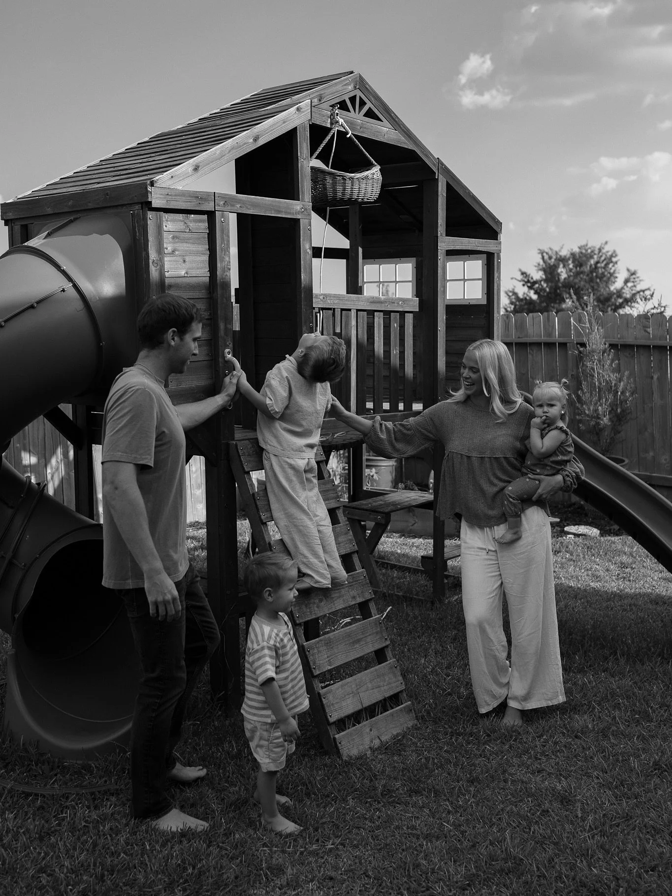 Sometimes you don&rsquo;t need a field or a studio, just your home &amp; your loved ones 🏡