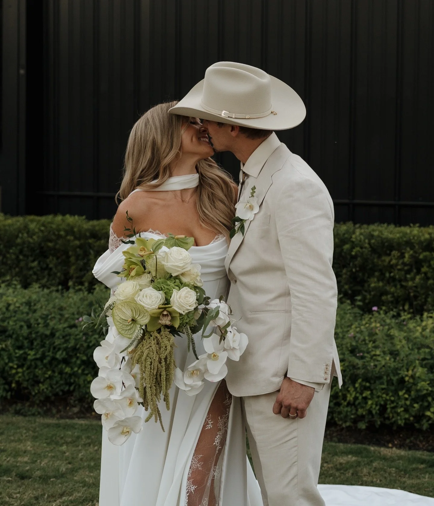 Lana &amp; Bryce + the dress that&rsquo;s breaking the internet right now 🕊️