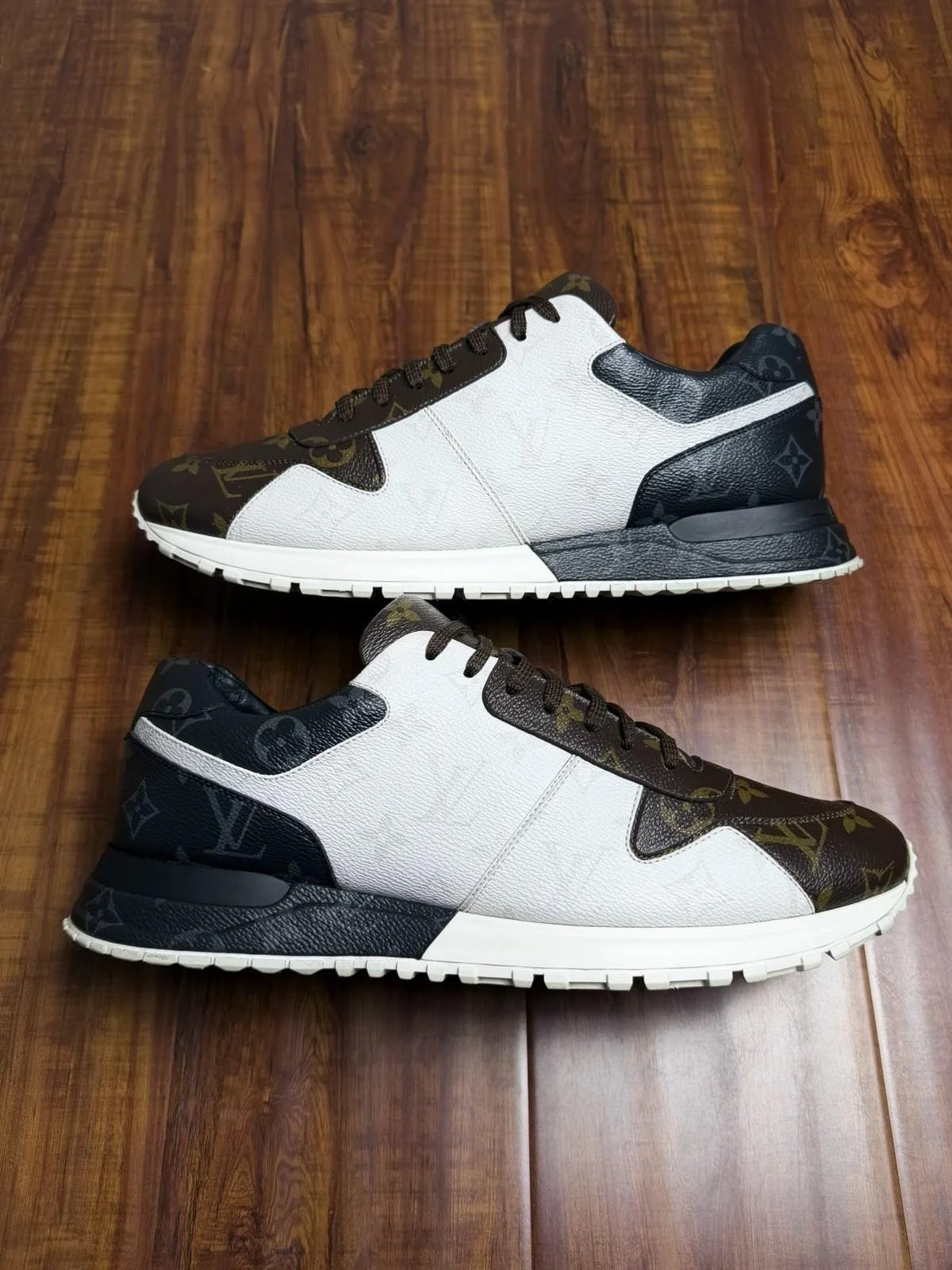 Louis Vuitton Runaway LV Monogram White Black Brown Men Sneaker - Size 10LV 11US