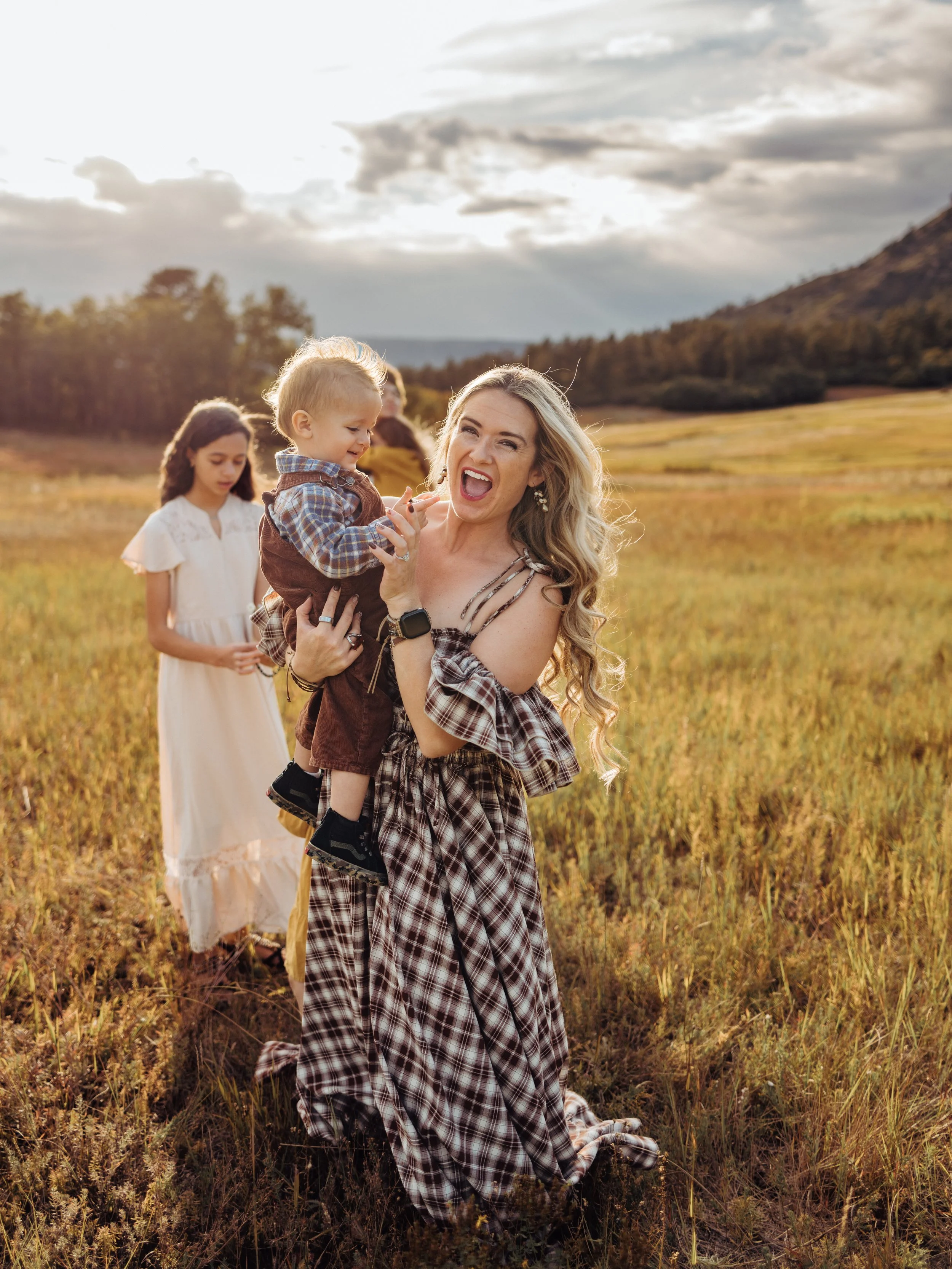  Colorado Motherhood &amp; Family Photographer for Moms Who Create the Magic