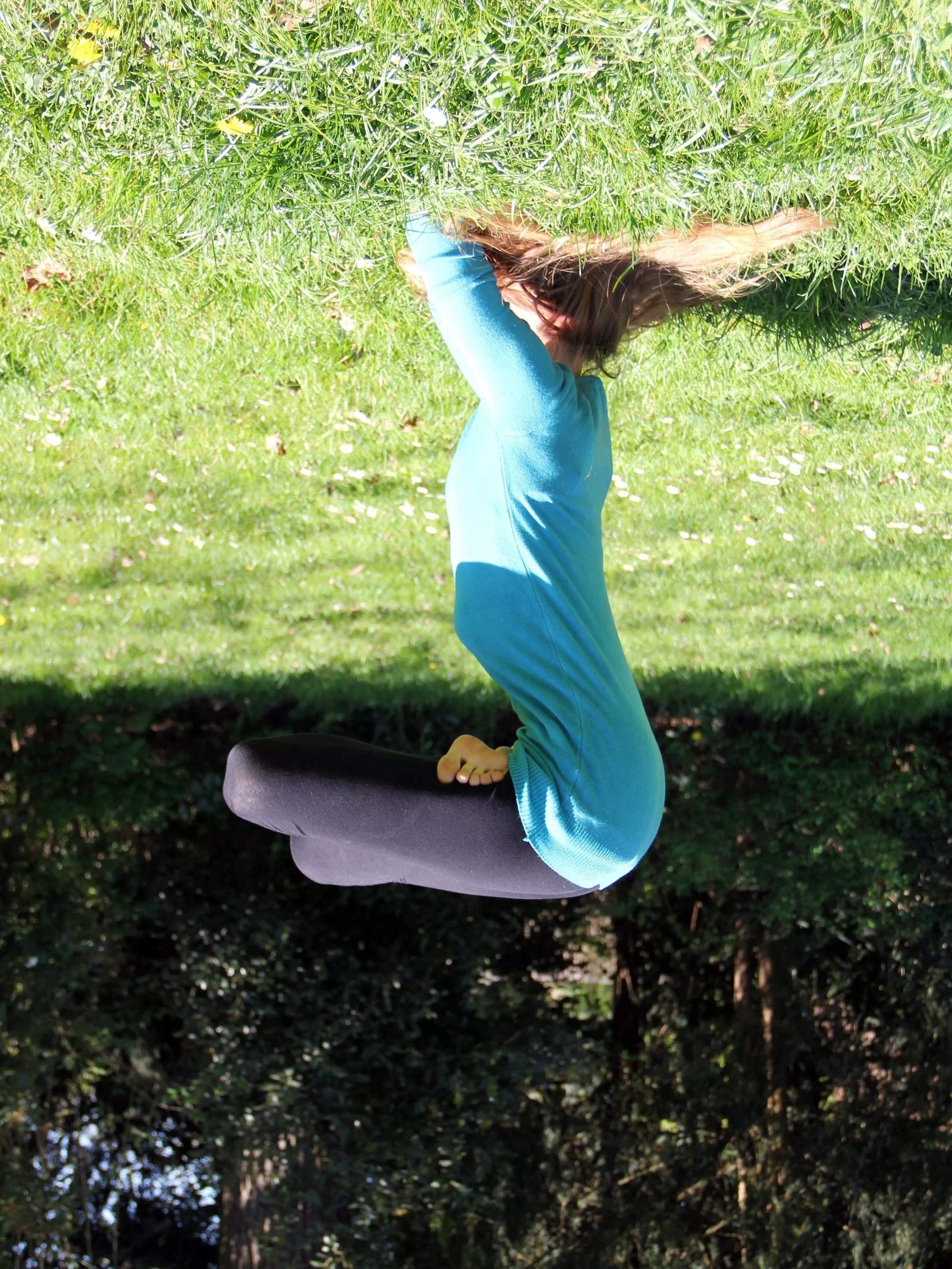 Sirsasana en lotus Sandra Crosasso professeure de yoga Annecy Geneve