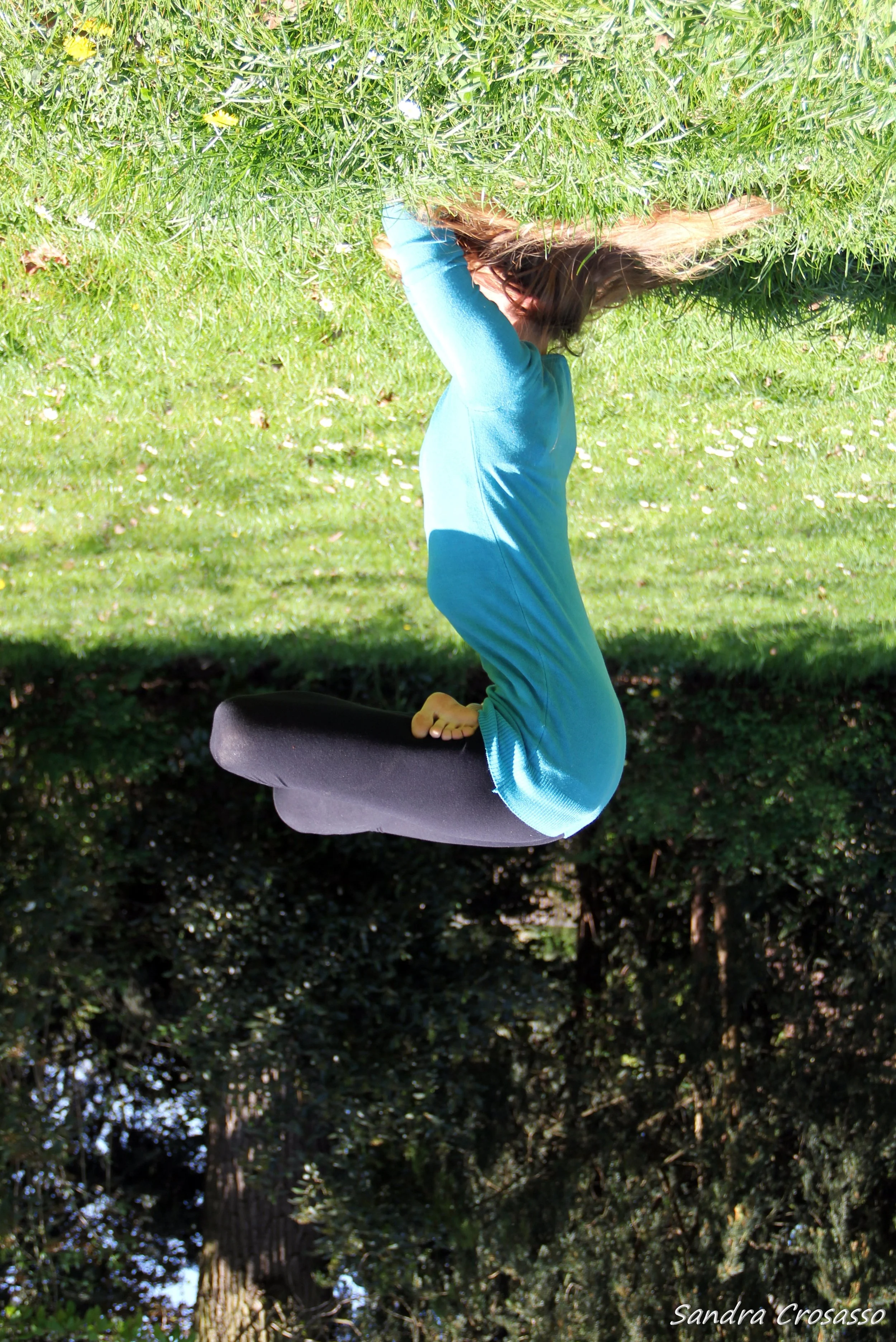 Sirsasana en lotus Sandra Crosasso professeure de yoga Annecy Geneve