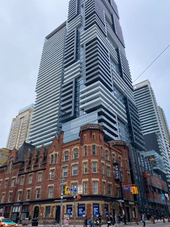 Glass Solutions for the Sky: Commercial and High-Rise Window Replacement