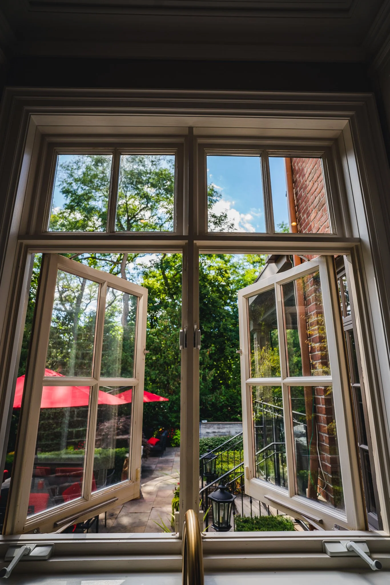 Four Signs Its Time for You to Replace Your Glass