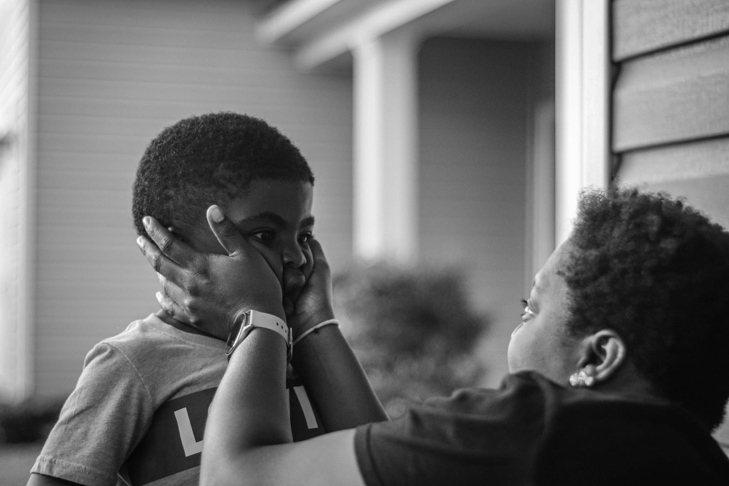 Parent and child talking calmly at home Bellevue