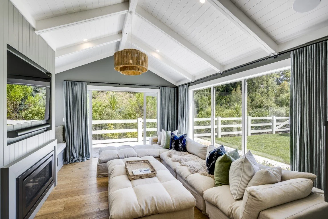 Luxury kitchen design – Premium finishes and high-end craftsmanship in custom homes