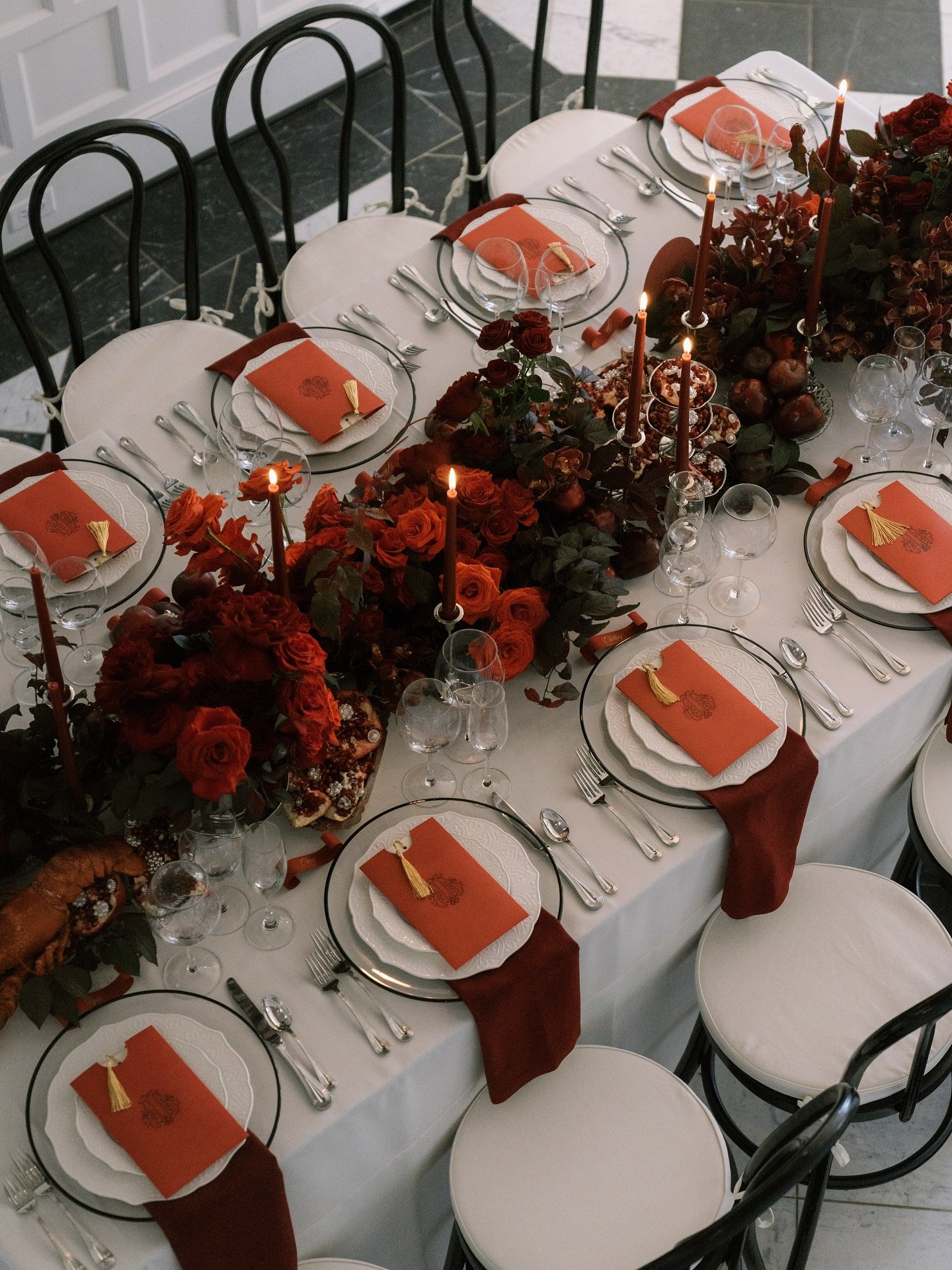 Loving you is red 💋❤️&zwj;🔥🍎🌹

When @westwardup, @ollantayfilms and I first talked about this concept, to create a red drenched wedding set up, I couldn&rsquo;t wait to bring it to life. I owe so many thanks to these amazing vendors who exceeded 