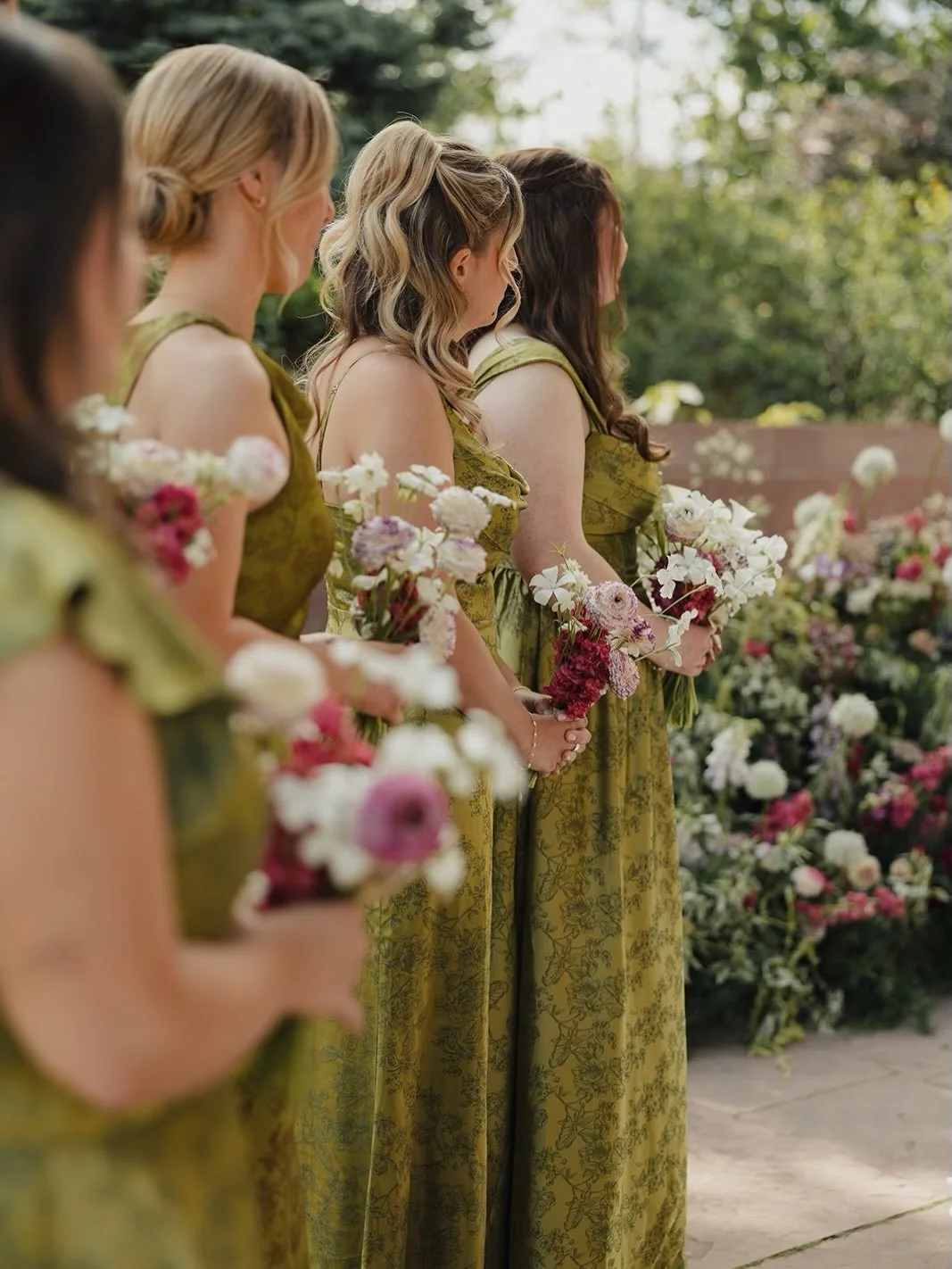 Love in the garden. 🌷

#summerwedding #denverwedding #gardenweddings #weddinginspo