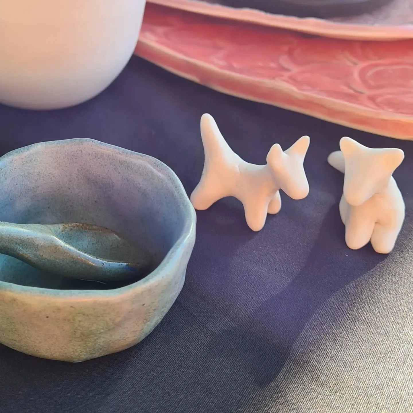 Come play with clay!
I'm currently teaching a 3-hour workshop in pottery at Tinker, Russell St Toowoomba @createwithtinker

Make a mug/bowl/cup, a small dish, and a little animal sculpture! 

10 May Friday 6pm - 9pm
15 June Saturday 10am - 1pm
13 Jul