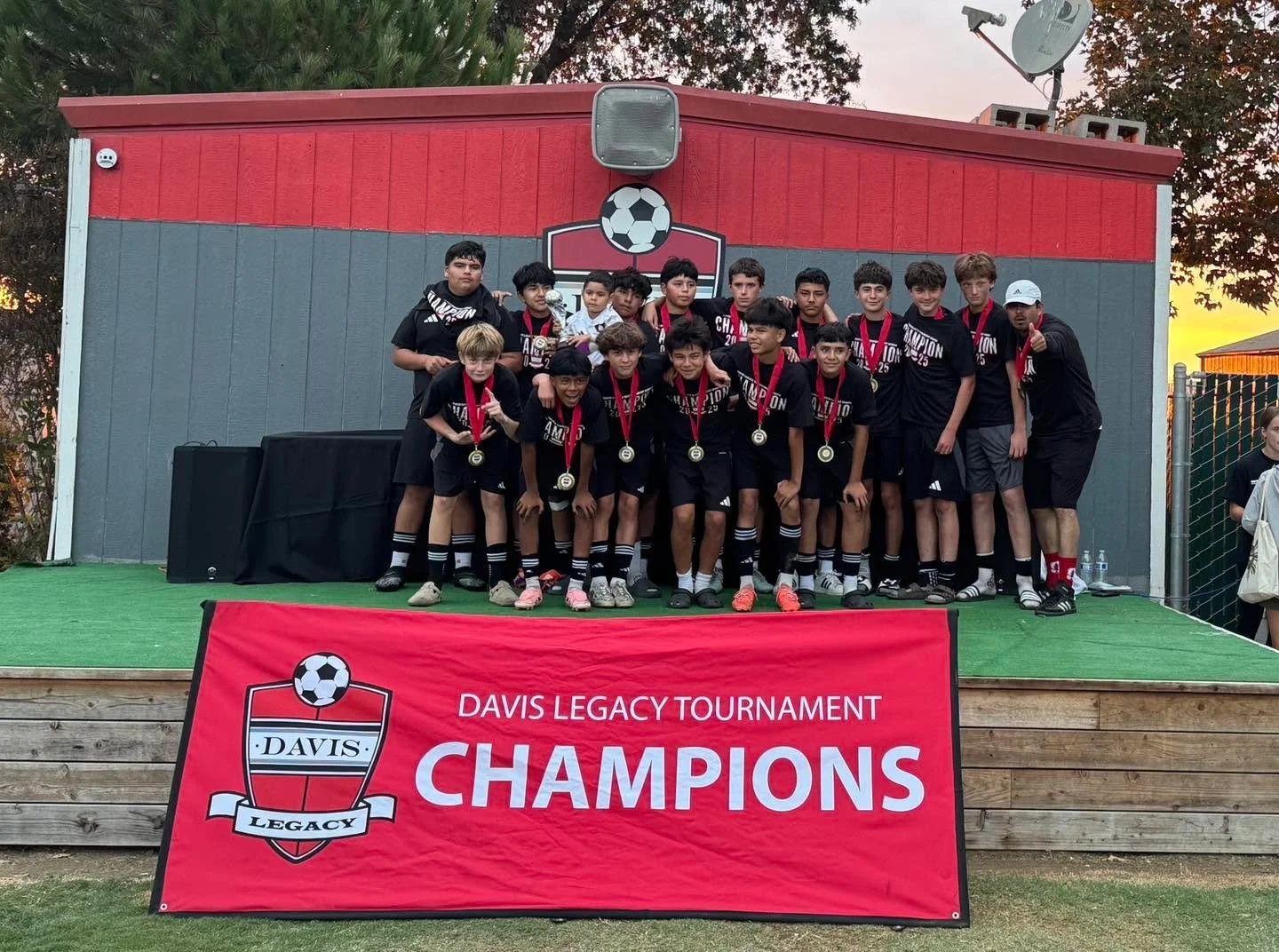 The 2011 boys are coming home with shiny new hardware, taking 1st placeπ₯ at the Davis Legacy Cup this weekend. Five matches, including 3 shutouts on Sunday. β½οΈ