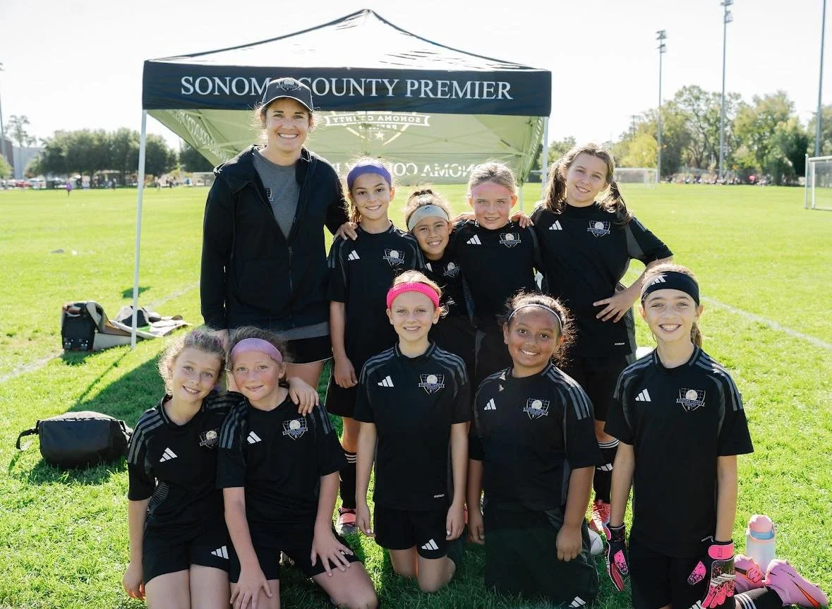 Sunday funday with the 2016s and Coach Amanda! Get it girls! β½οΈβ€οΈ‍π₯