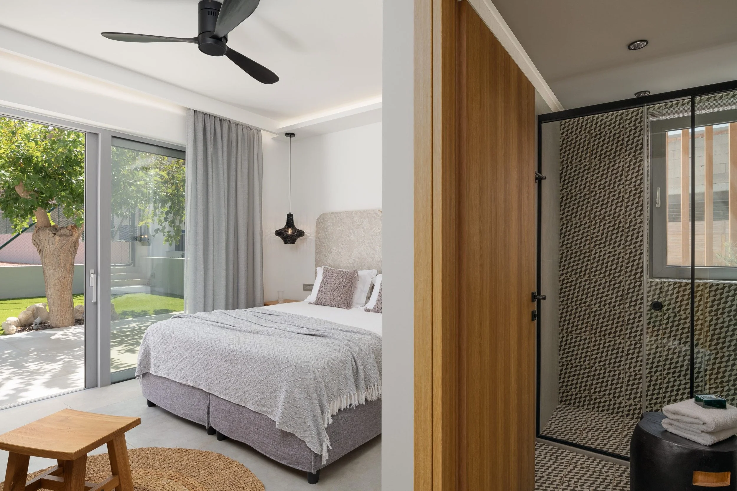 ground-floor-bedroom-with-direct-access-to-the-terrace-1.jpg