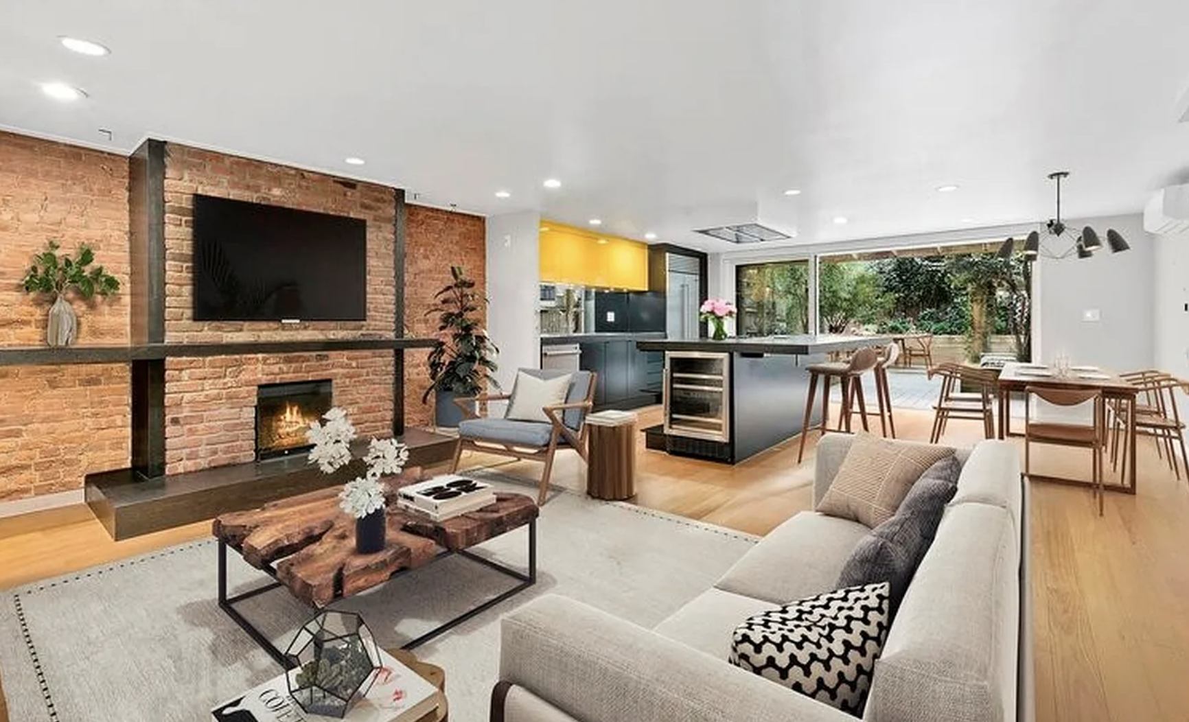 W 24th St & 8th Ave in Chelsea - 1BR/1BA