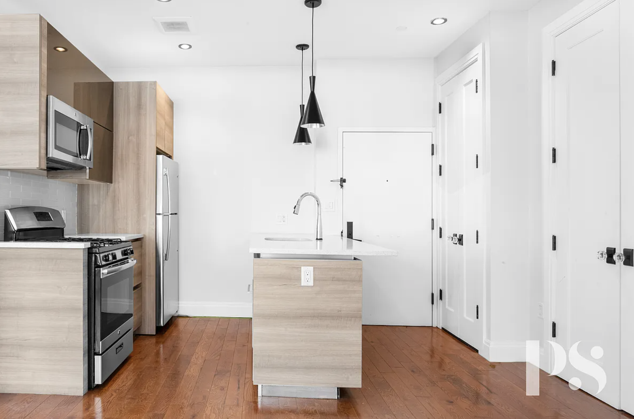 Wooster St & Grand St- 3BR/1BA-4B