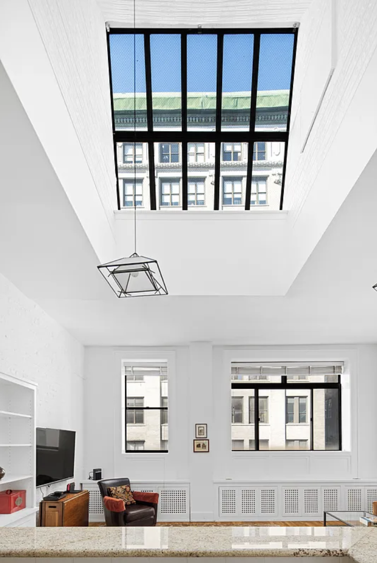 E 10th St & University Pl in Greenwich Village - 1BR/1BA