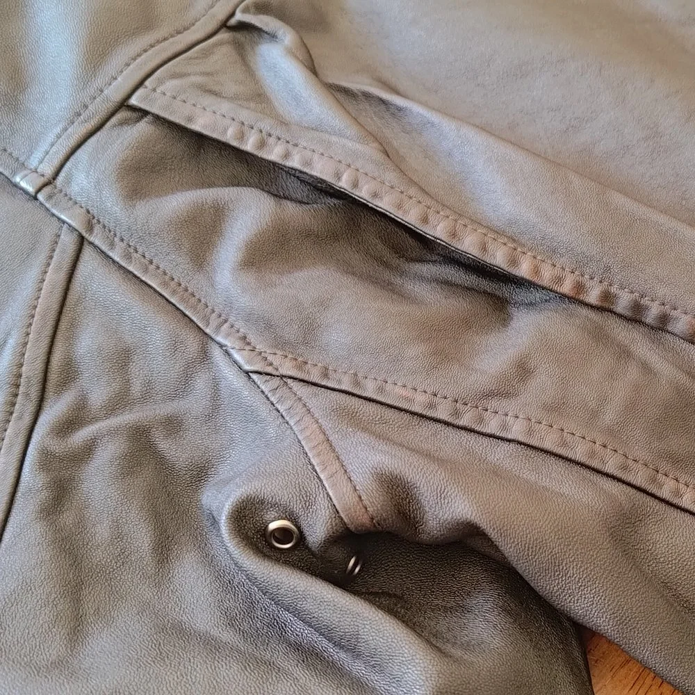 BACK PLEAT.jpg