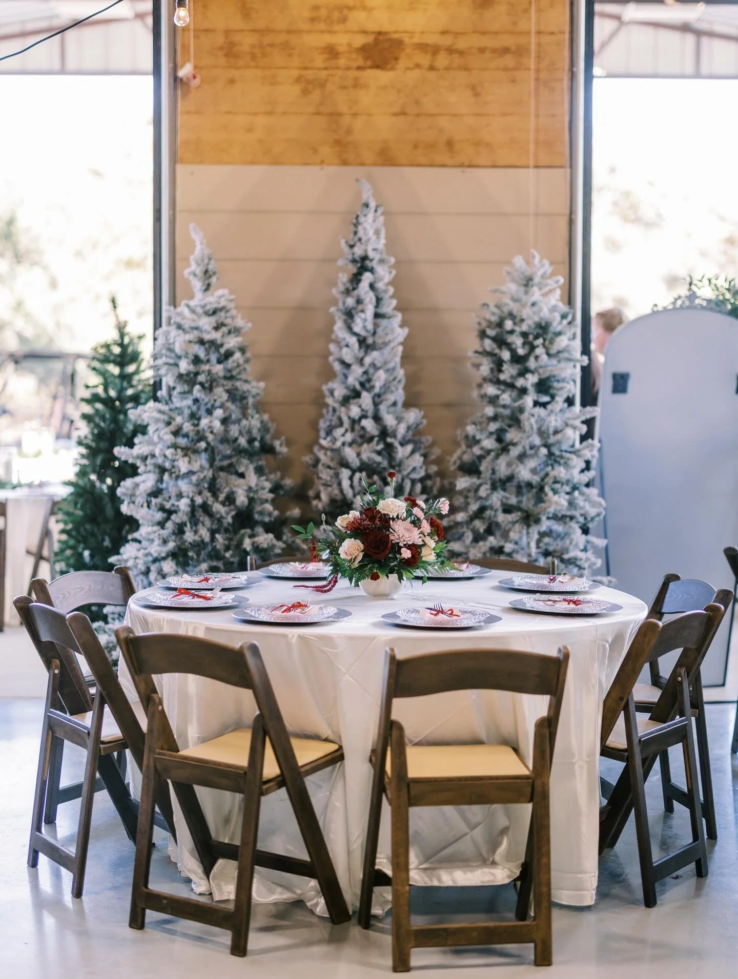 Our Fruitwood Chairs paired beautifully with this Christmas-themed wedding, creating a cozy and elegant dining experience for guests.

We love seeing our rentals bring a vision to life 🎄✨