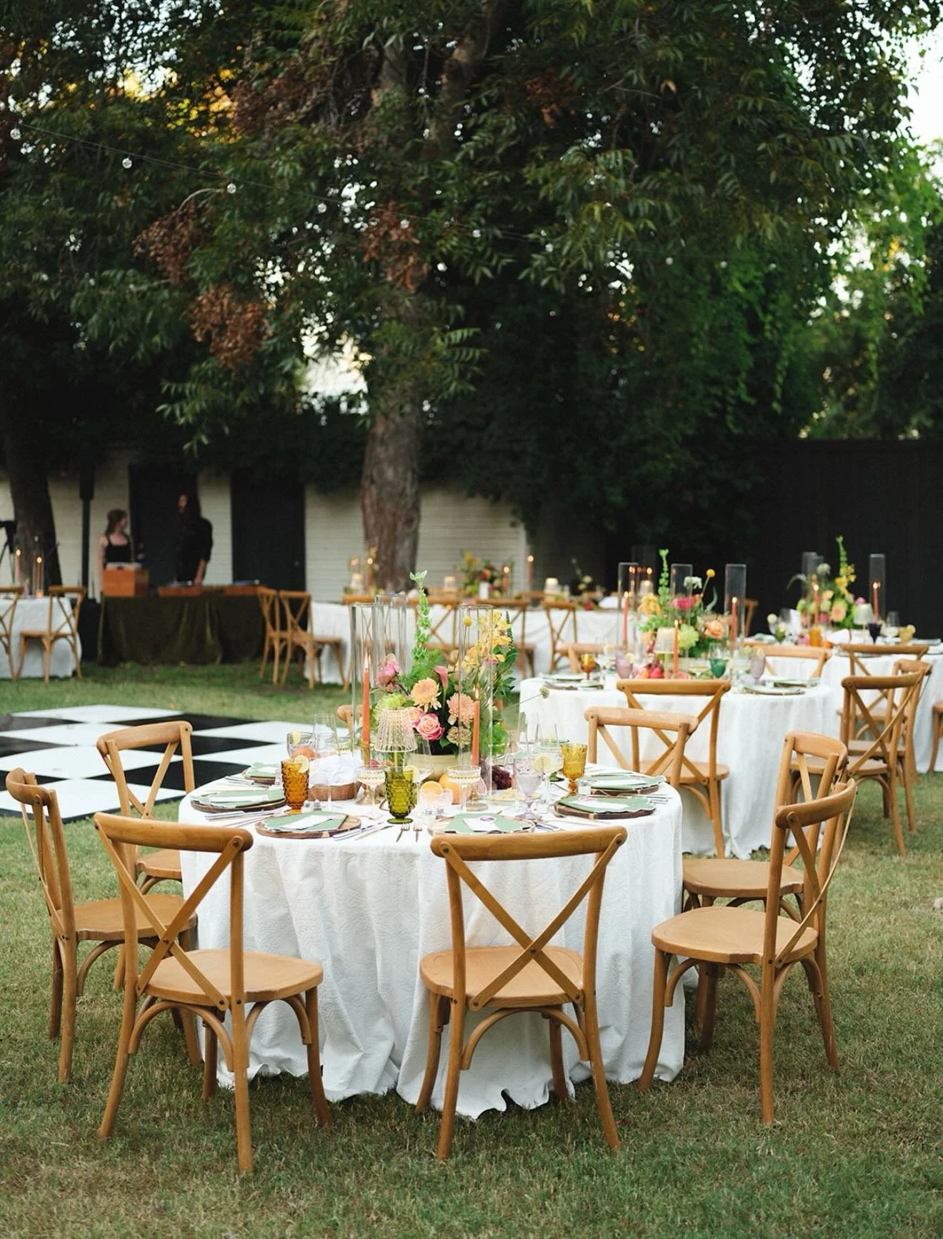A Reception design for the ages 🍃🪑🖤🤍

So glad we could contribute a few items to this beautiful wedding! 

Dining Chairs @hceventrentals 
Planning, design, florals and rentals @cathauscollective
Venue @sophiesgasthaus
Photographer @jennabrookecla