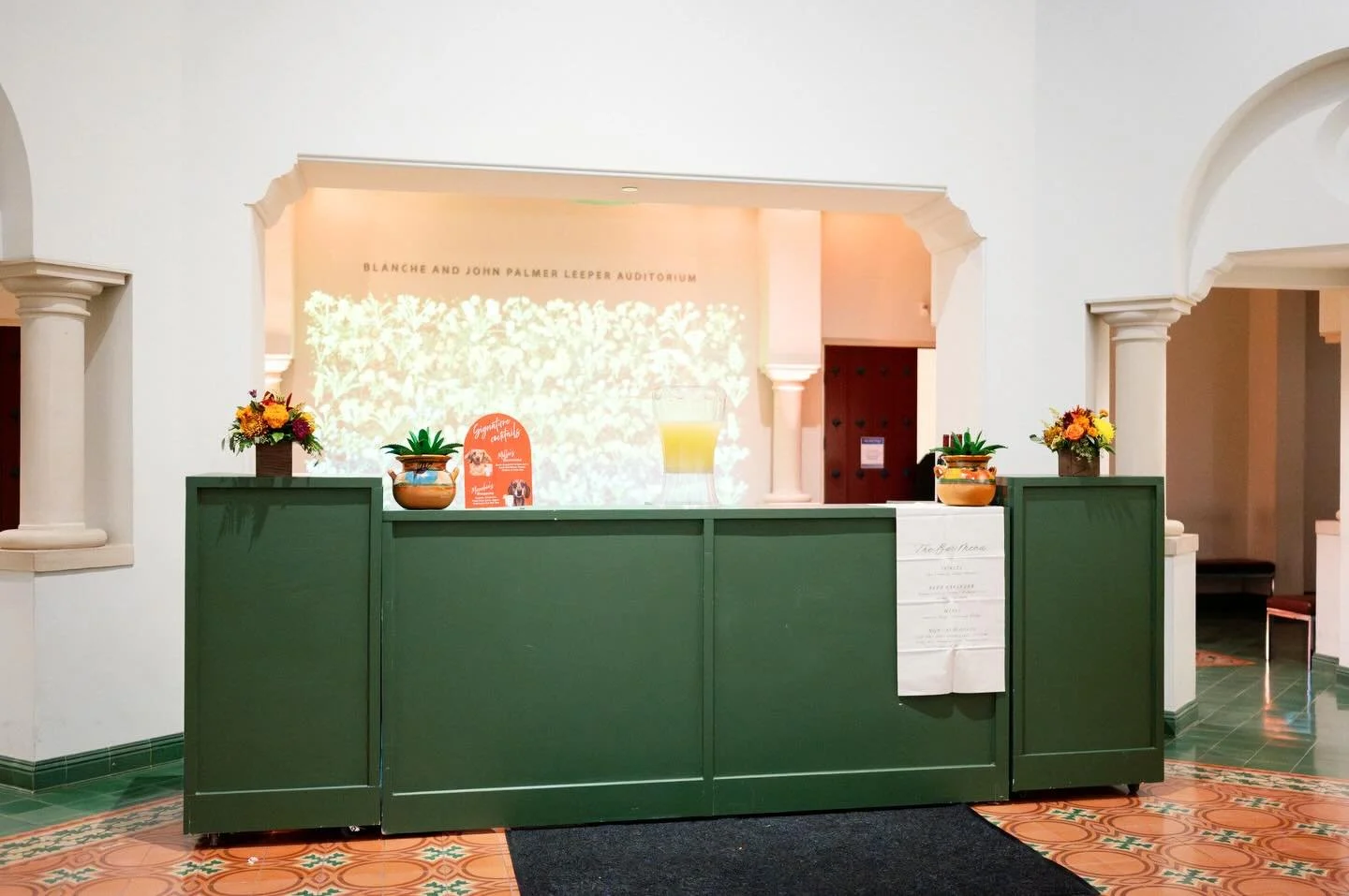 Another gorgeous Wedding from this Fall 🤩

Featuring @hceventrentals 

&bull; Green Garden Bar
&bull; Two Tier Black Bar
&bull; Fruitwood Garden Chairs 
&amp; more&hellip;

Day of Coordination: @braxtoneventplanning 
Venue: @mcnayart 
Photography: @