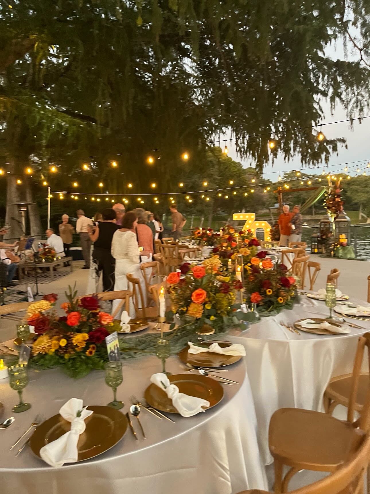 Lakeside Dinners are hard to beat ✨🤩

The @hceventrentals team provided

‣ Crossback Chairs
‣ 60in Round Tables
‣ Linens, Napkins &amp; Runners
‣ Bistro Lighting with Installation
‣ Cocktail Tables
‣ Uplighting
‣ PA System 

A gorgeous dock that ove