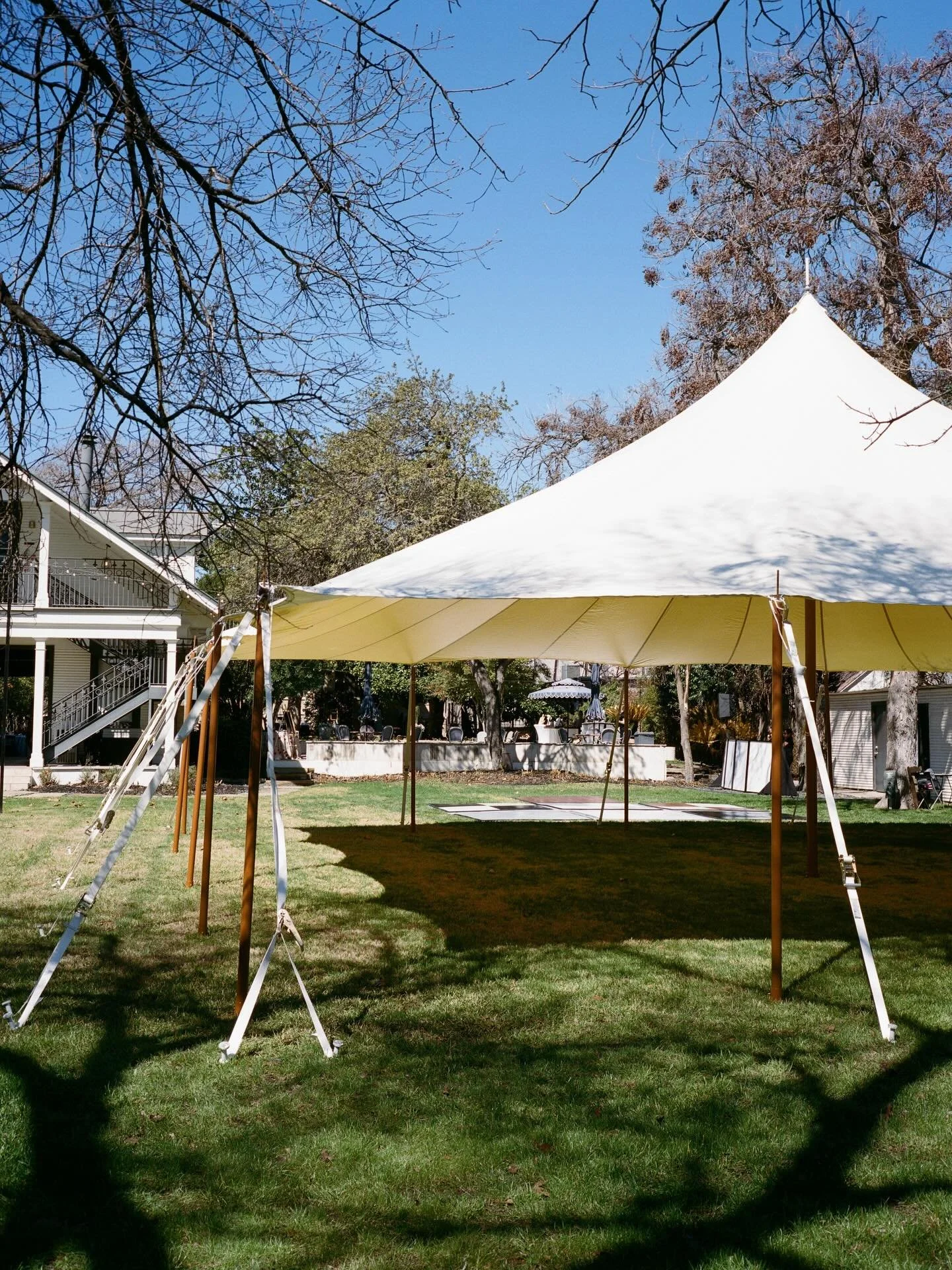 Thinking about an outdoor event this year?

Consider our &lsquo;Vela Sailcloth Tent&rsquo;

📸 shot on film by @jennabrookeclark.weddings