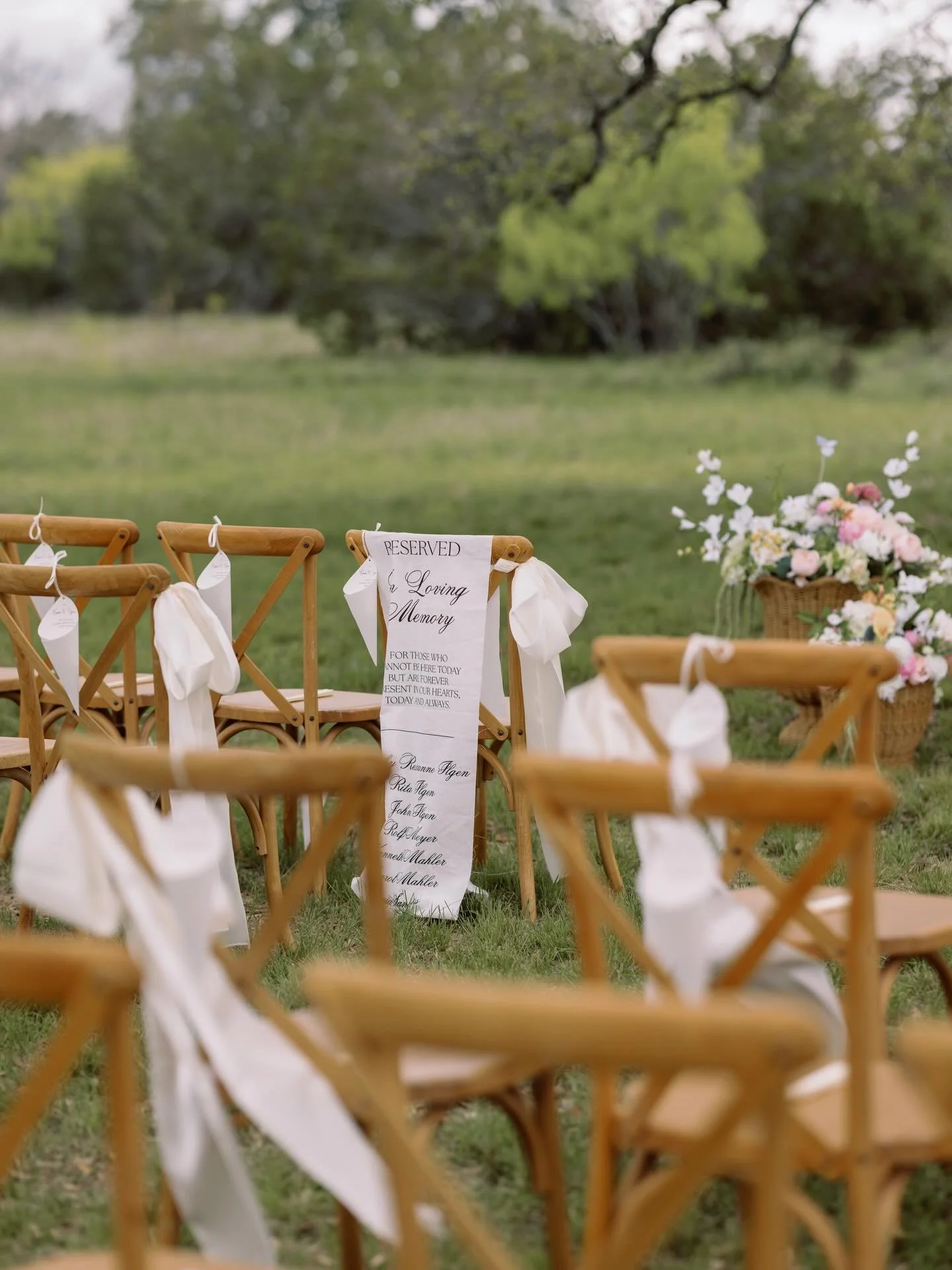 Beneath the Oak Tree 💍
Where Hill Country weddings feel right at home.

Featured Rentals:
&bull; Sonoma Cross Back Chairs

Congrats to Emma &amp; Spencer!

📸 - @kellylugophoto