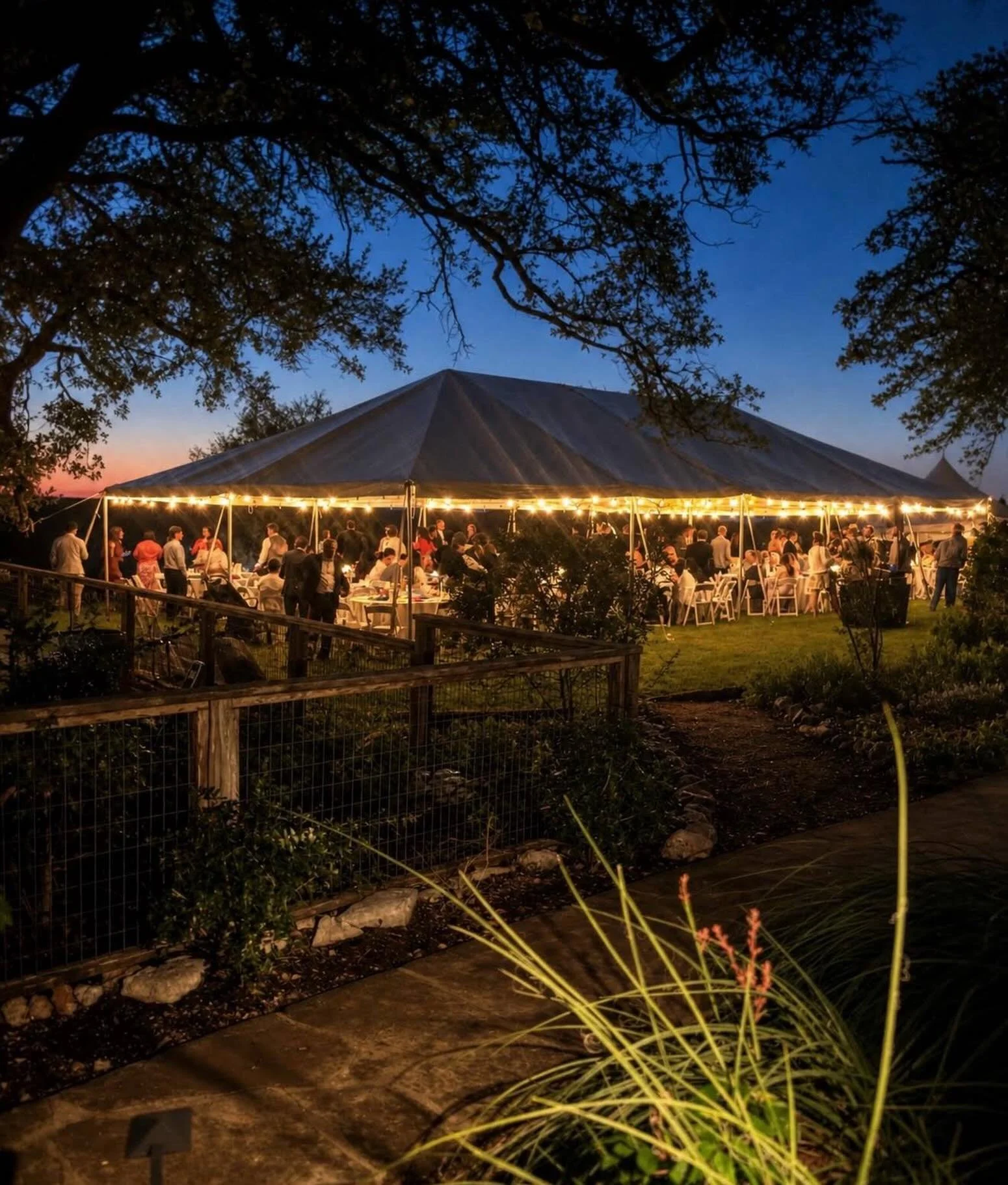 A beautiful tented wedding @sagehillinn a few weeks ago ✨

Featured @hceventrentals rentals:
30&rsquo; x 60&rsquo; Frame Tent
20&rsquo; x 20&rsquo; High Peak Tent
Bistro Lighting
72in Round Tables
White Linens
White Garden Chairs 
Maple &amp; White C