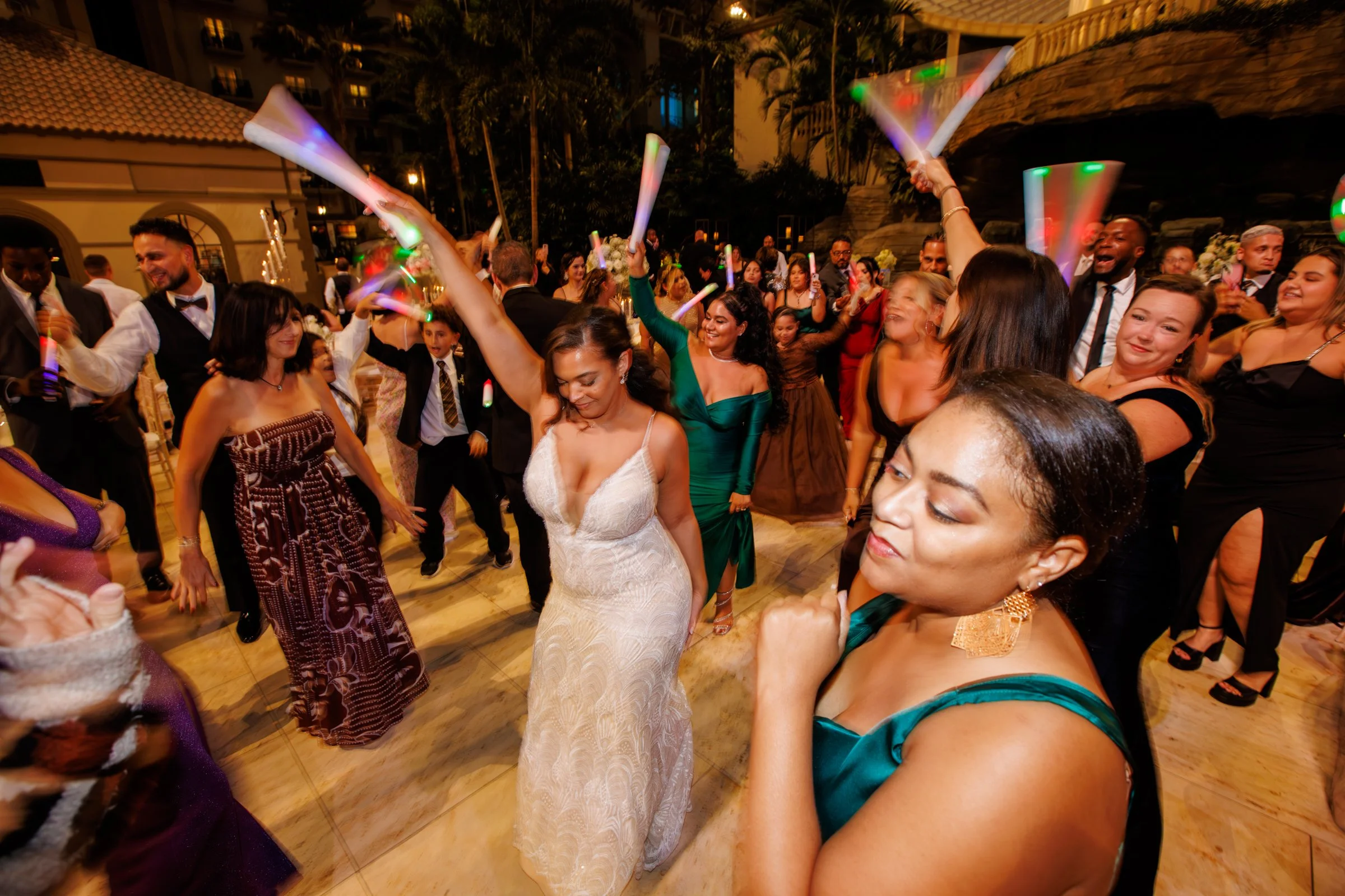 Bilingual wedding reception in Orlando with Latin music