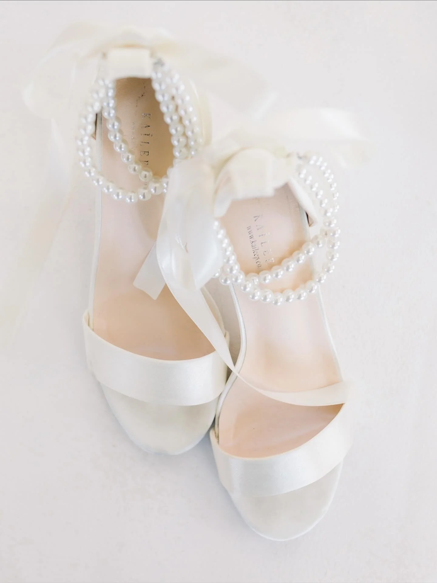 Julia &amp; Mark - featured today on @tahoeunveiled 

Truly the sweetest couple and such a gorgeous day 

Photographer @susiemendozaphoto 
Videographer @emeraldcinemaweddingfilms 
Florals @ashandlilyfloral 
Coordinator @northstateevents